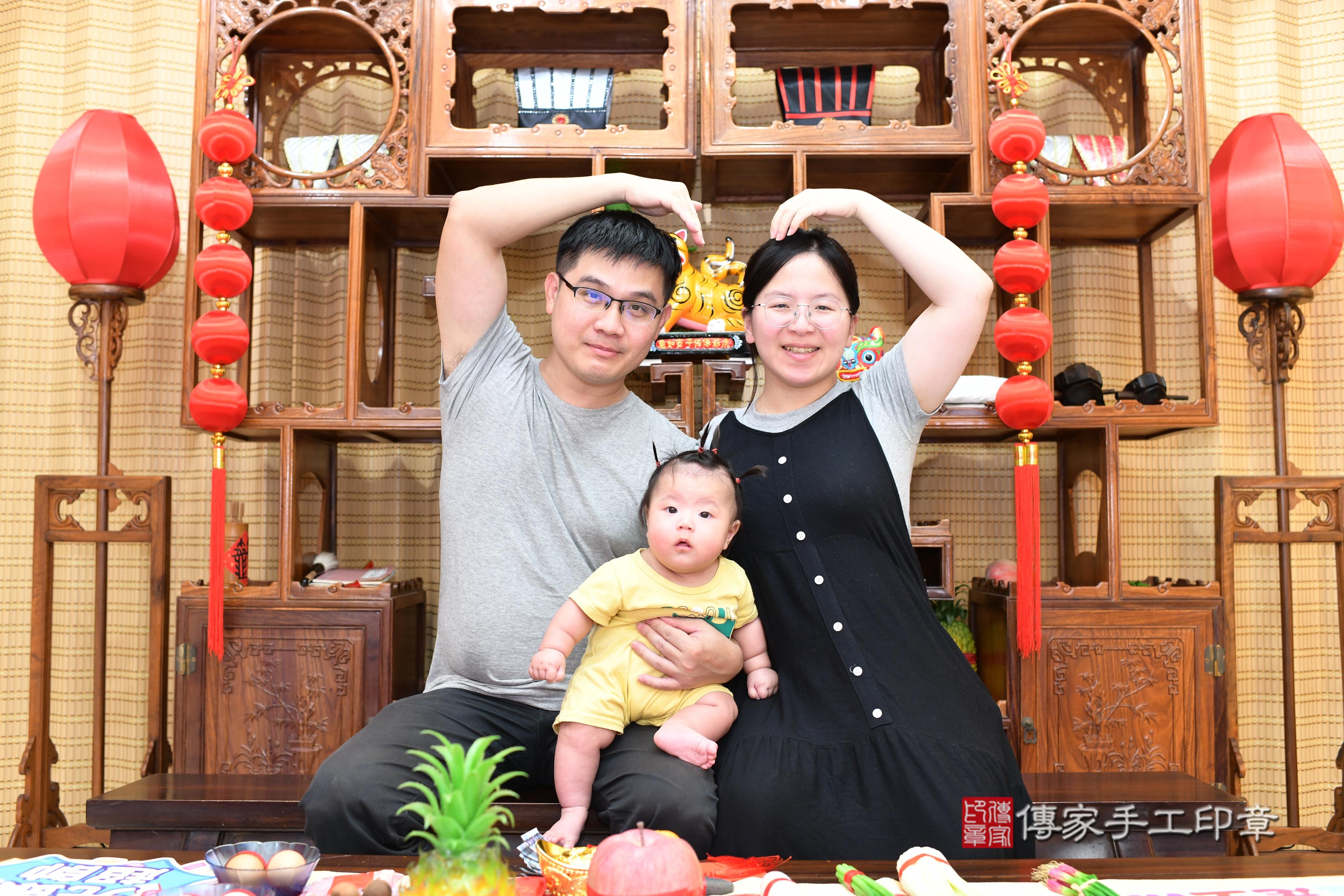 傳家手工印章台南店、抓周、度脺、中國風會場、傳家嬰兒古禮、吉祥話、抓周道具物品24種、拍照。抓周證書。寶寶抓周、滿周歲、生日快樂、祝福
