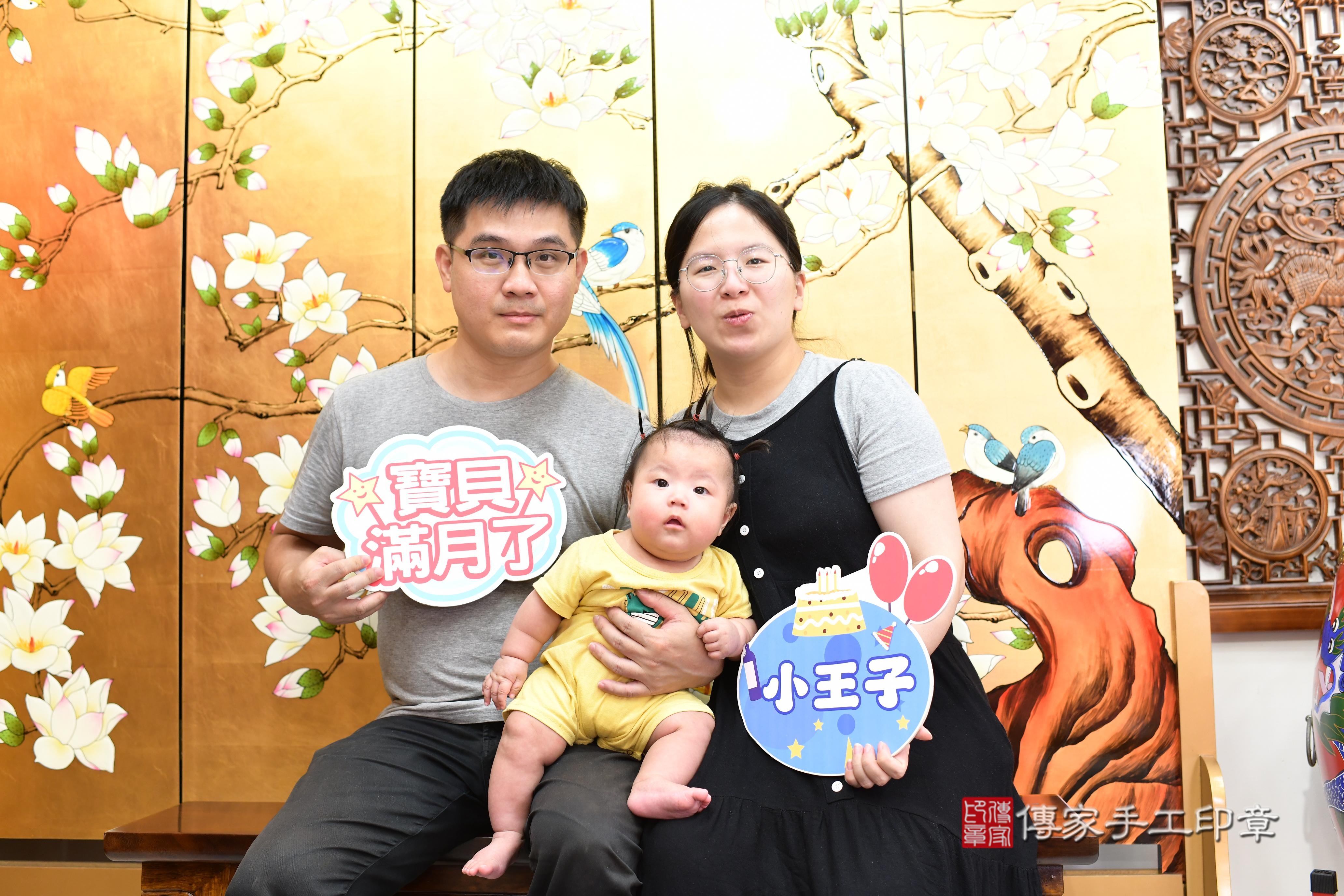 傳家手工印章台南店、抓周、度脺、中國風會場、傳家嬰兒古禮、吉祥話、抓周道具物品24種、拍照。抓周證書。寶寶抓周、滿周歲、生日快樂、祝福