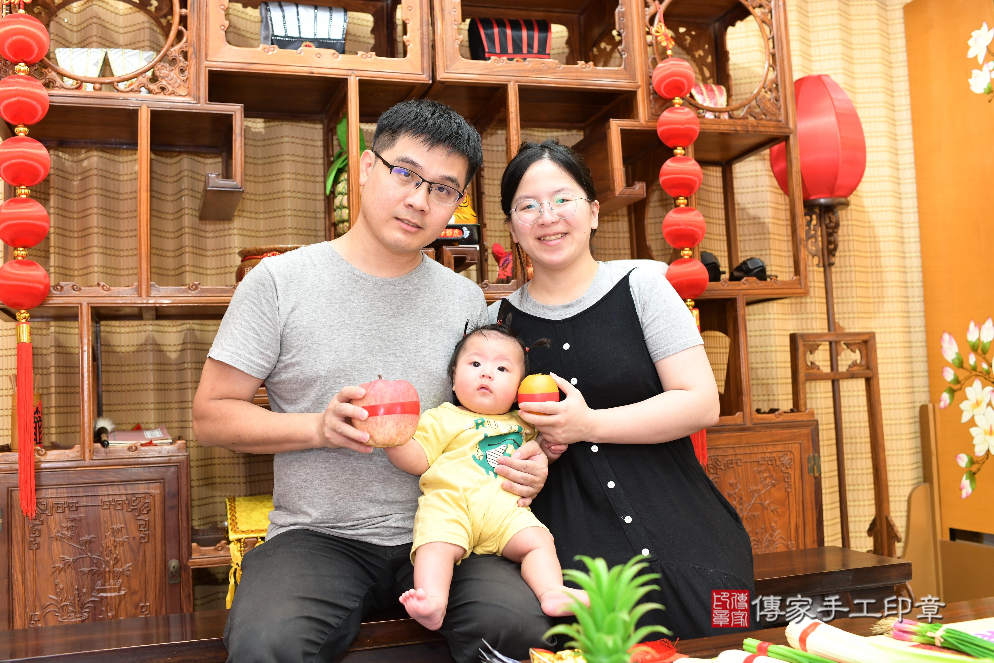 傳家手工印章台南店、抓周、度脺、中國風會場、傳家嬰兒古禮、吉祥話、抓周道具物品24種、拍照。抓周證書。寶寶抓周、滿周歲、生日快樂、祝福