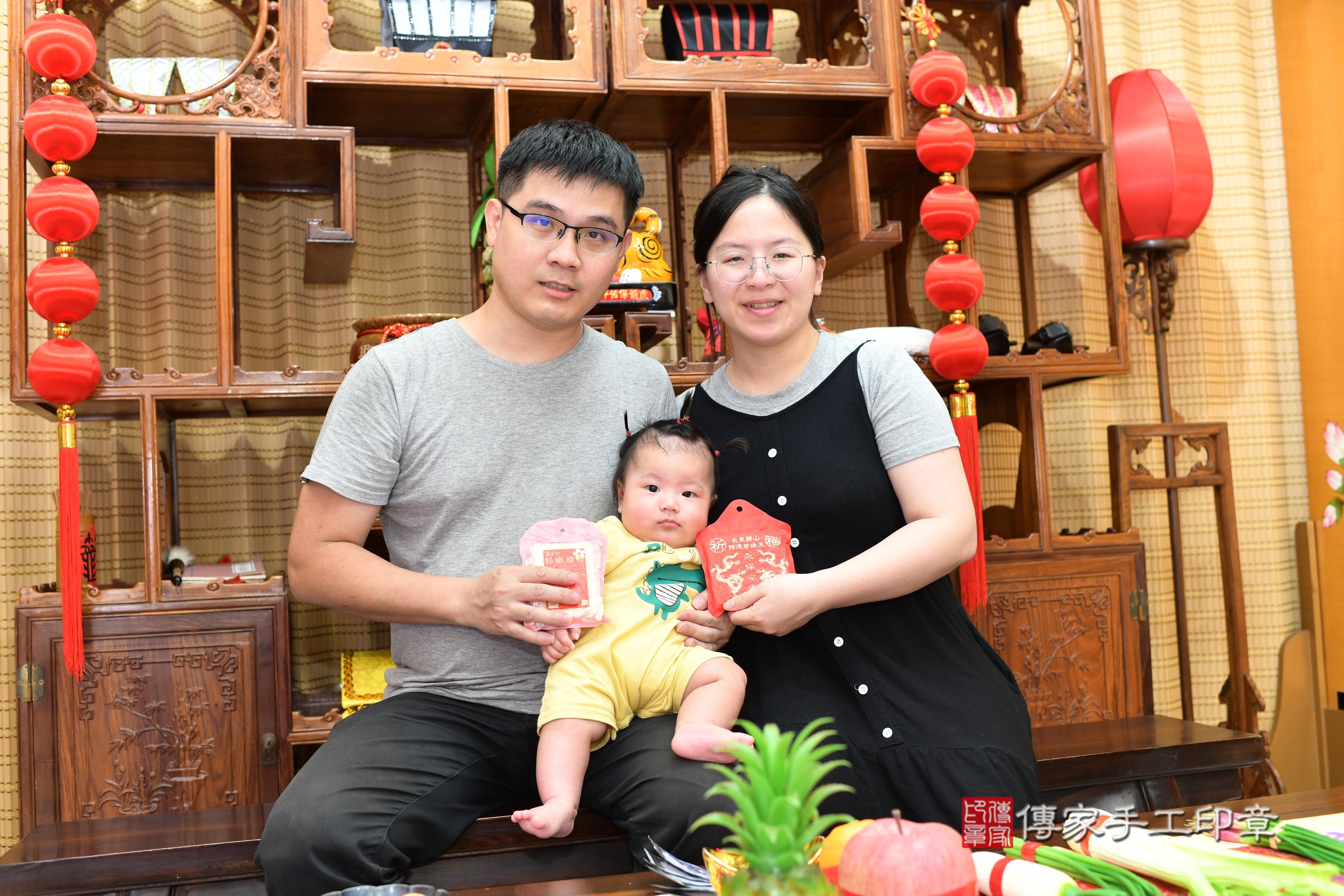 傳家手工印章台南店、抓周、度脺、中國風會場、傳家嬰兒古禮、吉祥話、抓周道具物品24種、拍照。抓周證書。寶寶抓周、滿周歲、生日快樂、祝福