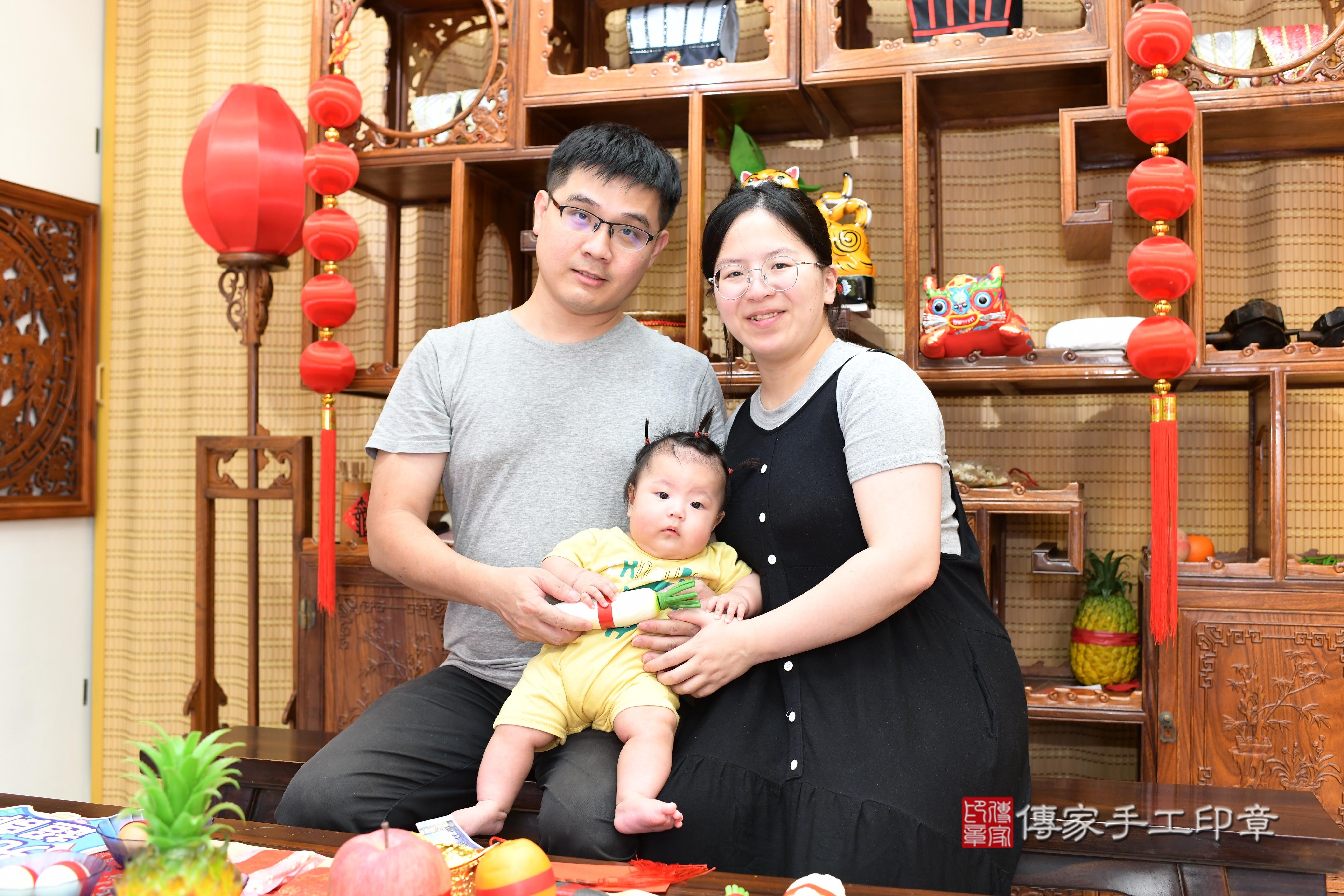 傳家手工印章台南店、抓周、度脺、中國風會場、傳家嬰兒古禮、吉祥話、抓周道具物品24種、拍照。抓周證書。寶寶抓周、滿周歲、生日快樂、祝福