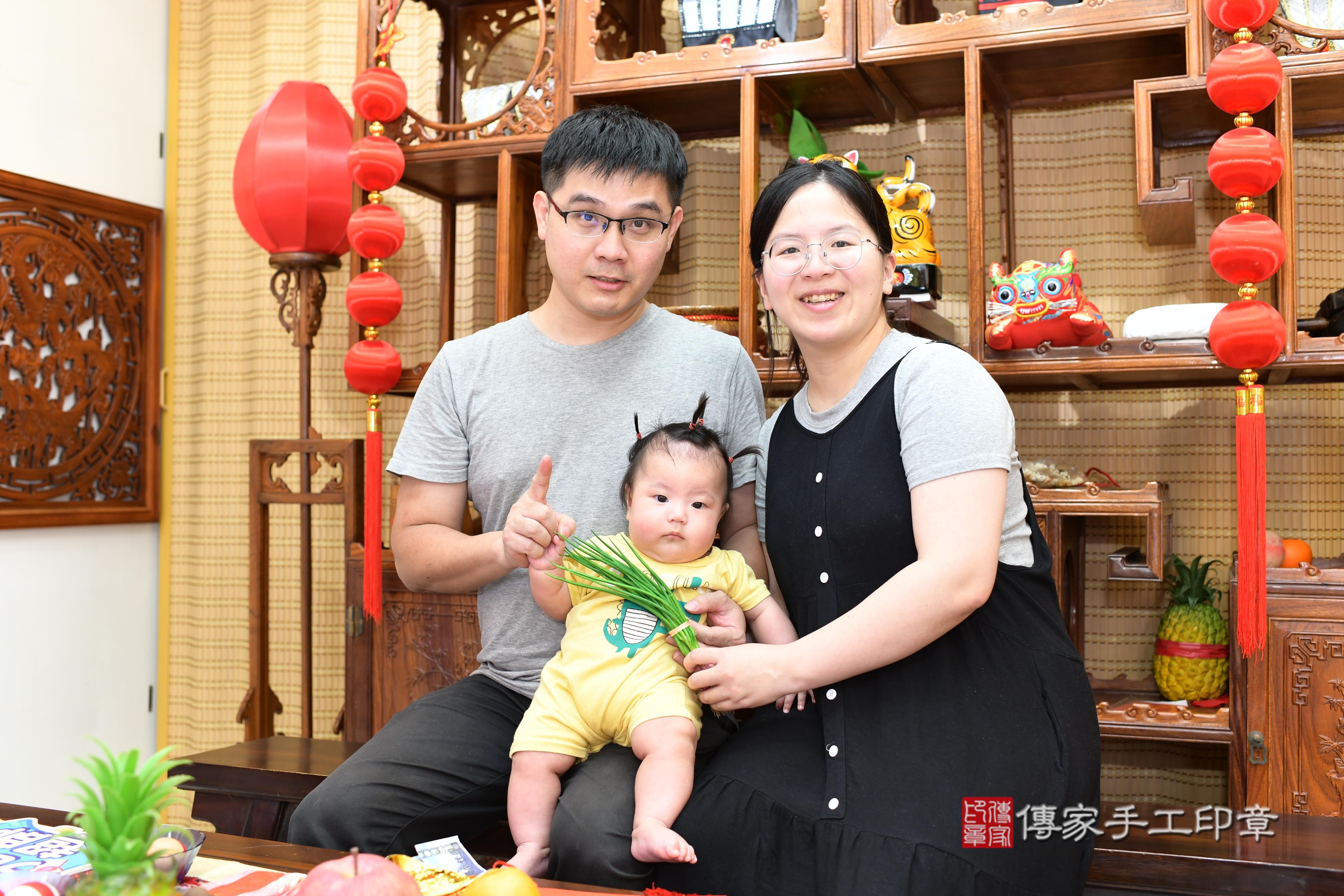 傳家手工印章台南店、抓周、度脺、中國風會場、傳家嬰兒古禮、吉祥話、抓周道具物品24種、拍照。抓周證書。寶寶抓周、滿周歲、生日快樂、祝福