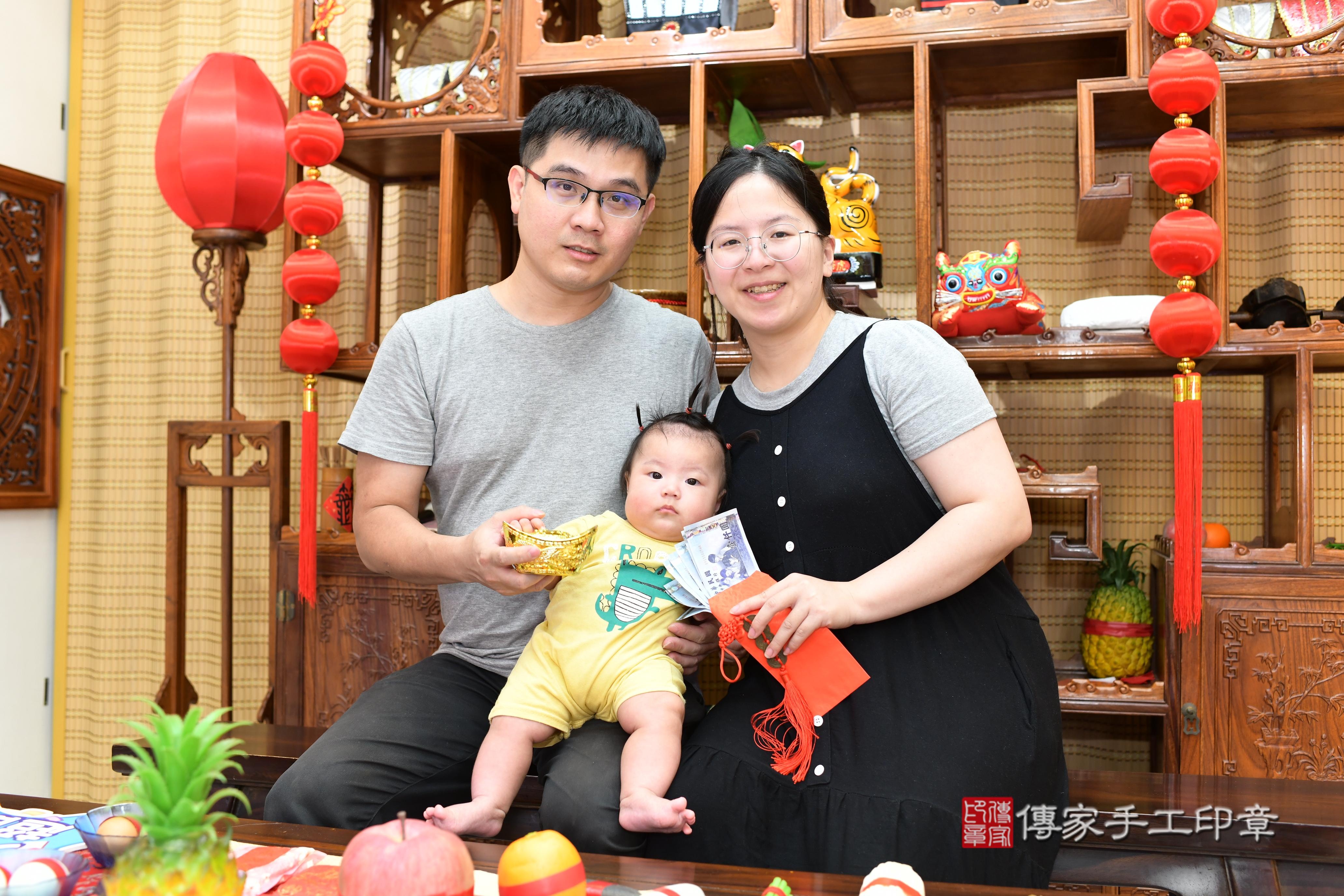傳家手工印章台南店、抓周、度脺、中國風會場、傳家嬰兒古禮、吉祥話、抓周道具物品24種、拍照。抓周證書。寶寶抓周、滿周歲、生日快樂、祝福
