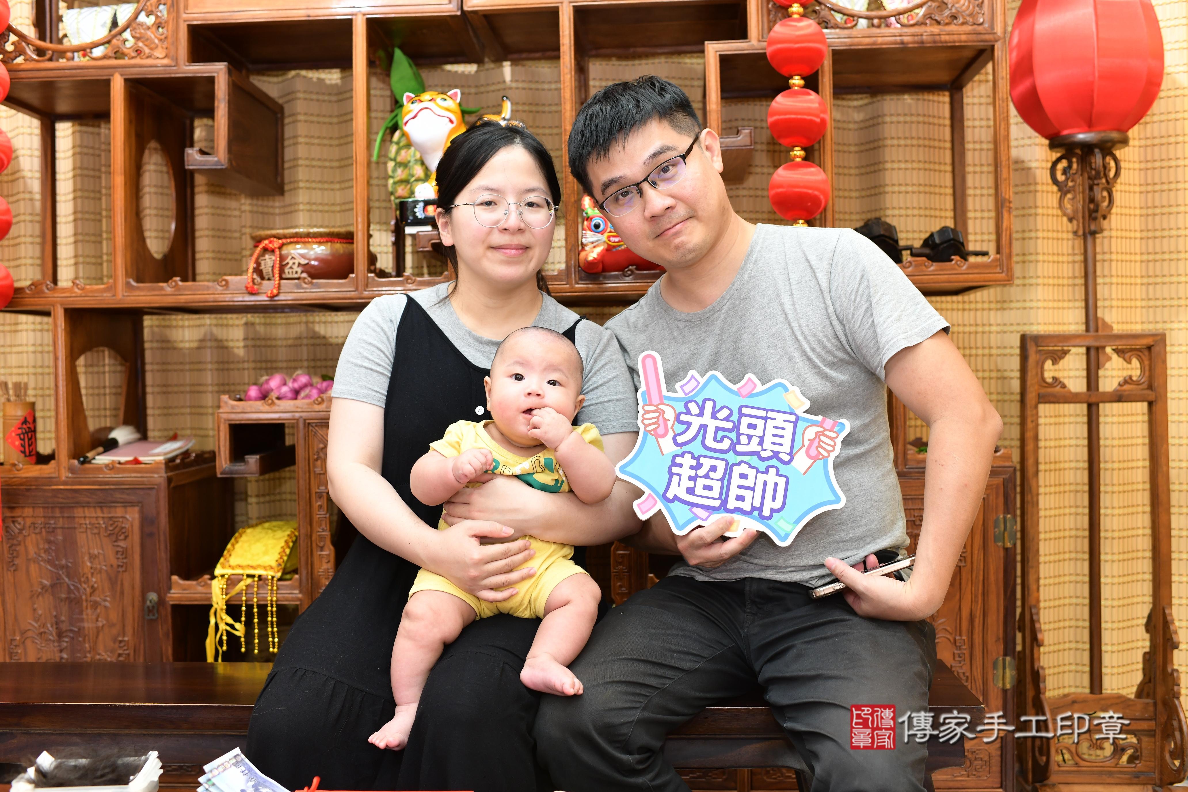 傳家手工印章台南店、抓周、度脺、中國風會場、傳家嬰兒古禮、吉祥話、抓周道具物品24種、拍照。抓周證書。寶寶抓周、滿周歲、生日快樂、祝福