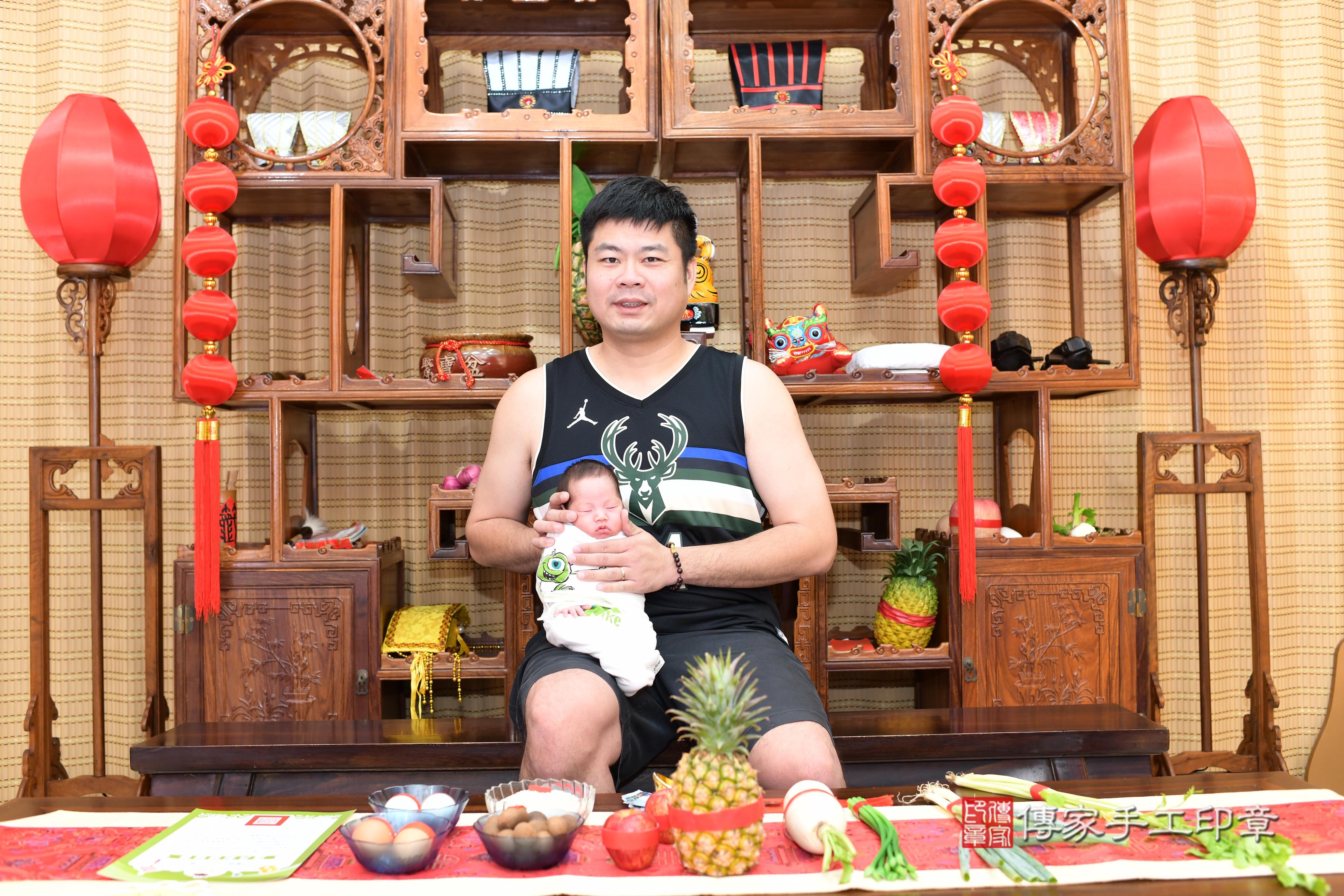 傳家手工印章台南店、抓周、度脺、中國風會場、傳家嬰兒古禮、吉祥話、抓周道具物品24種、拍照。抓周證書。寶寶抓周、滿周歲、生日快樂、祝福