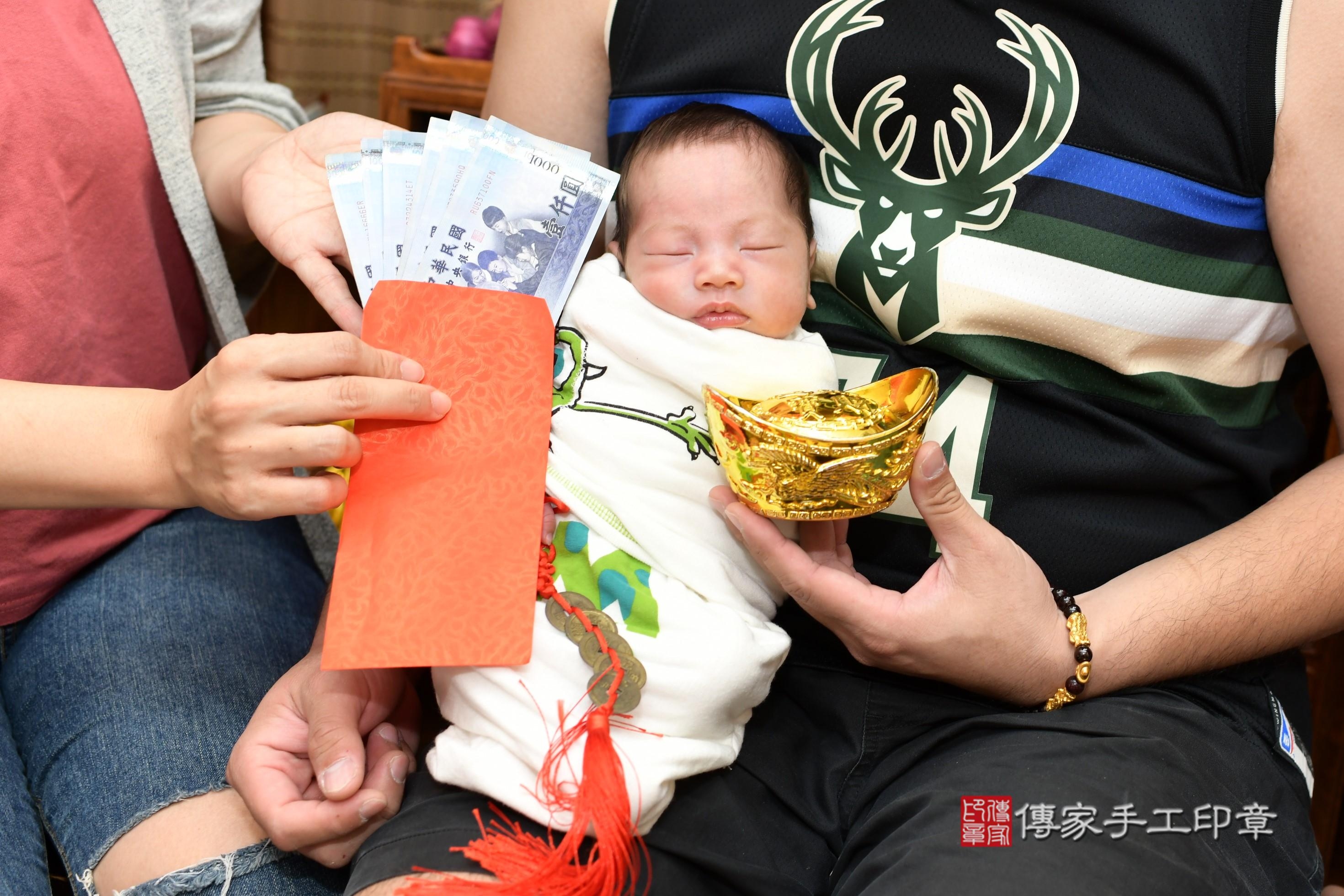 傳家手工印章台南店、抓周、度脺、中國風會場、傳家嬰兒古禮、吉祥話、抓周道具物品24種、拍照。抓周證書。寶寶抓周、滿周歲、生日快樂、祝福
