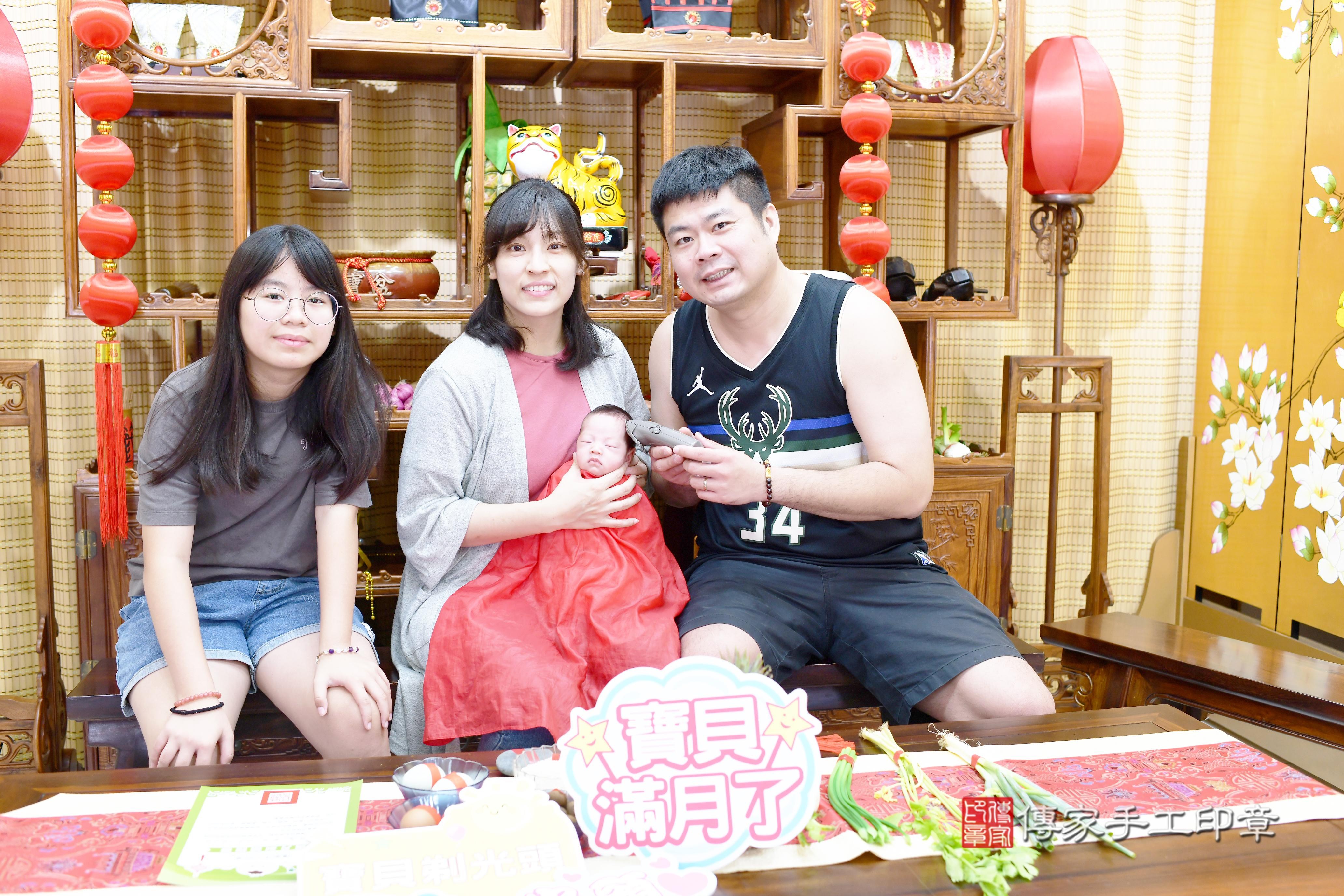 傳家手工印章台南店、抓周、度脺、中國風會場、傳家嬰兒古禮、吉祥話、抓周道具物品24種、拍照。抓周證書。寶寶抓周、滿周歲、生日快樂、祝福