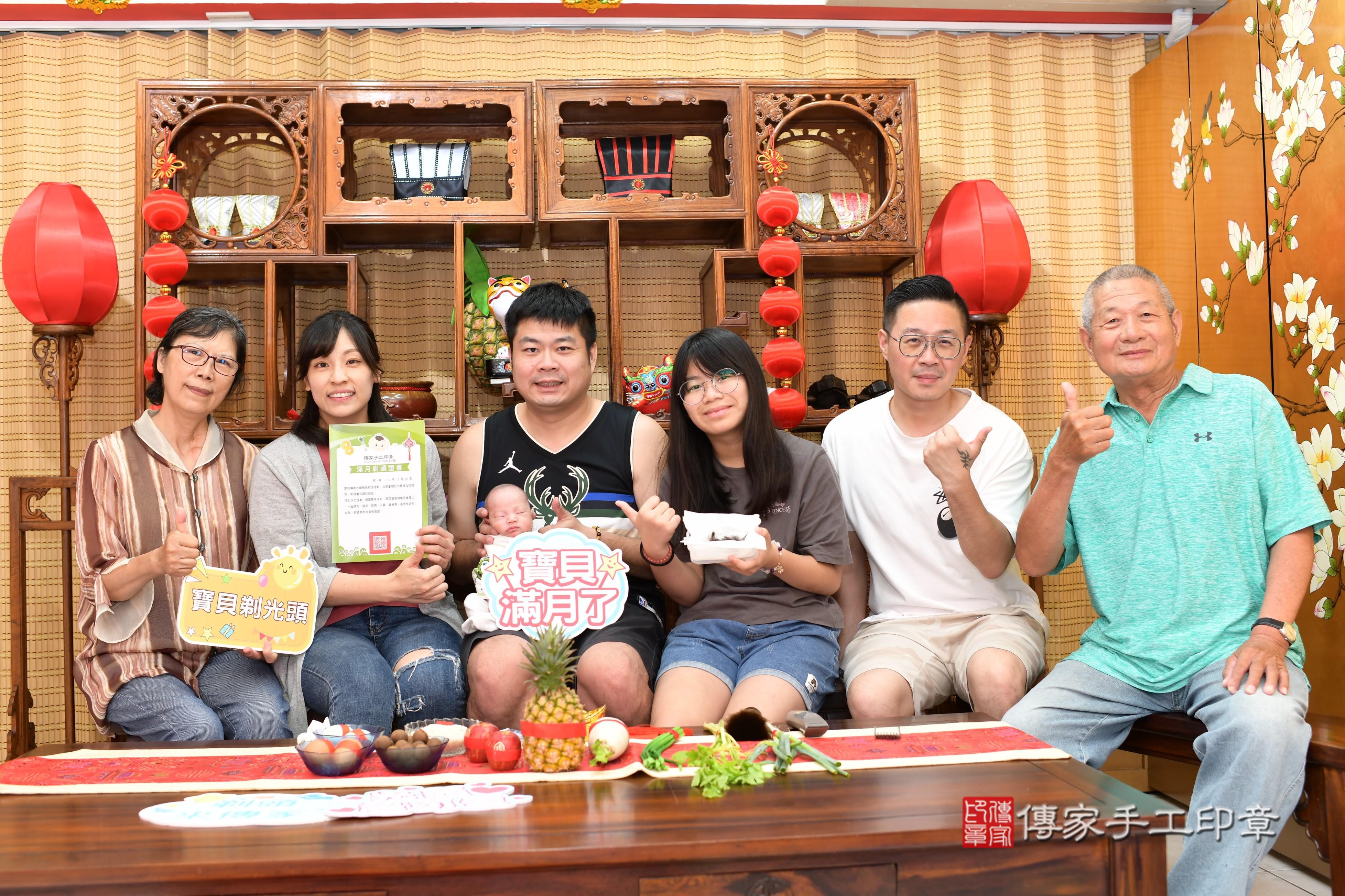 傳家手工印章台南店、抓周、度脺、中國風會場、傳家嬰兒古禮、吉祥話、抓周道具物品24種、拍照。抓周證書。寶寶抓周、滿周歲、生日快樂、祝福