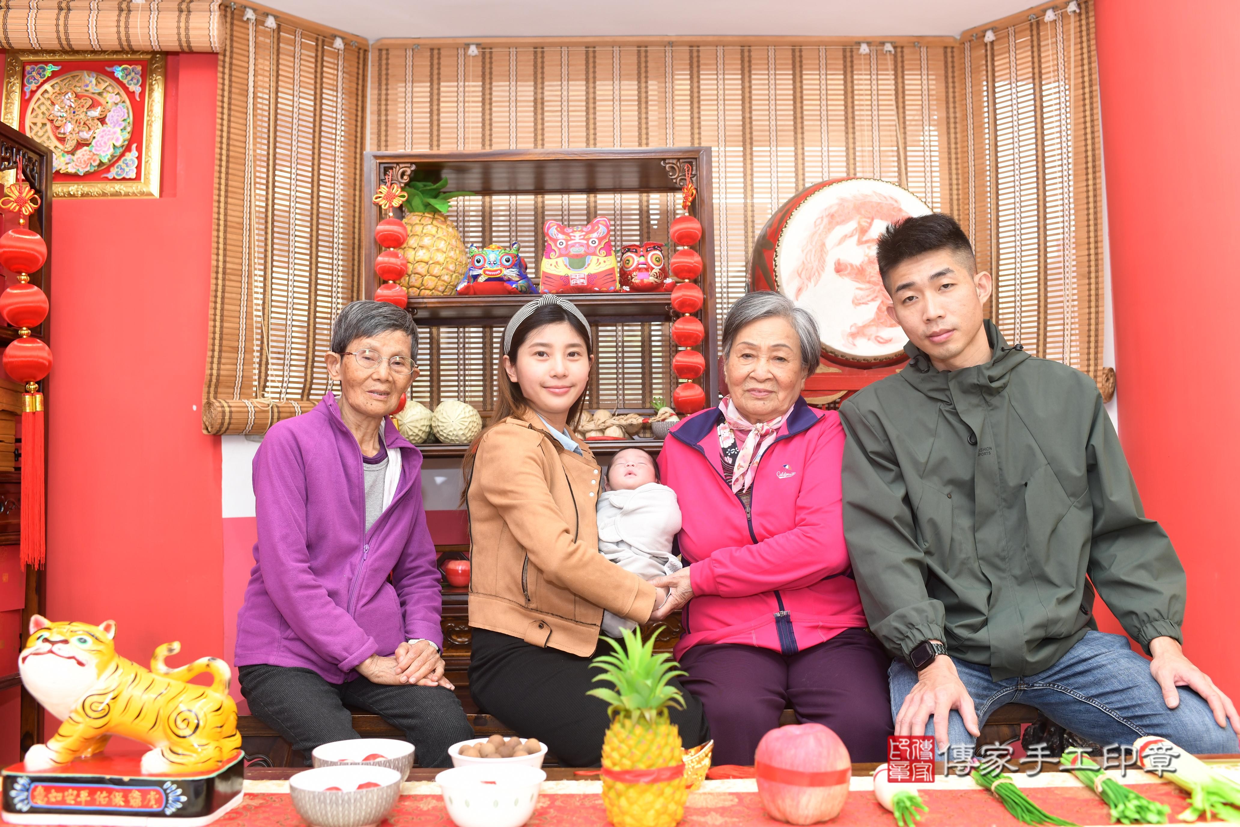 傳家手工印章高雄店、抓周、度脺、中國風會場、傳家嬰兒古禮、吉祥話、抓周道具物品24種、拍照。抓周證書。寶寶抓周、滿周歲、生日快樂、祝福