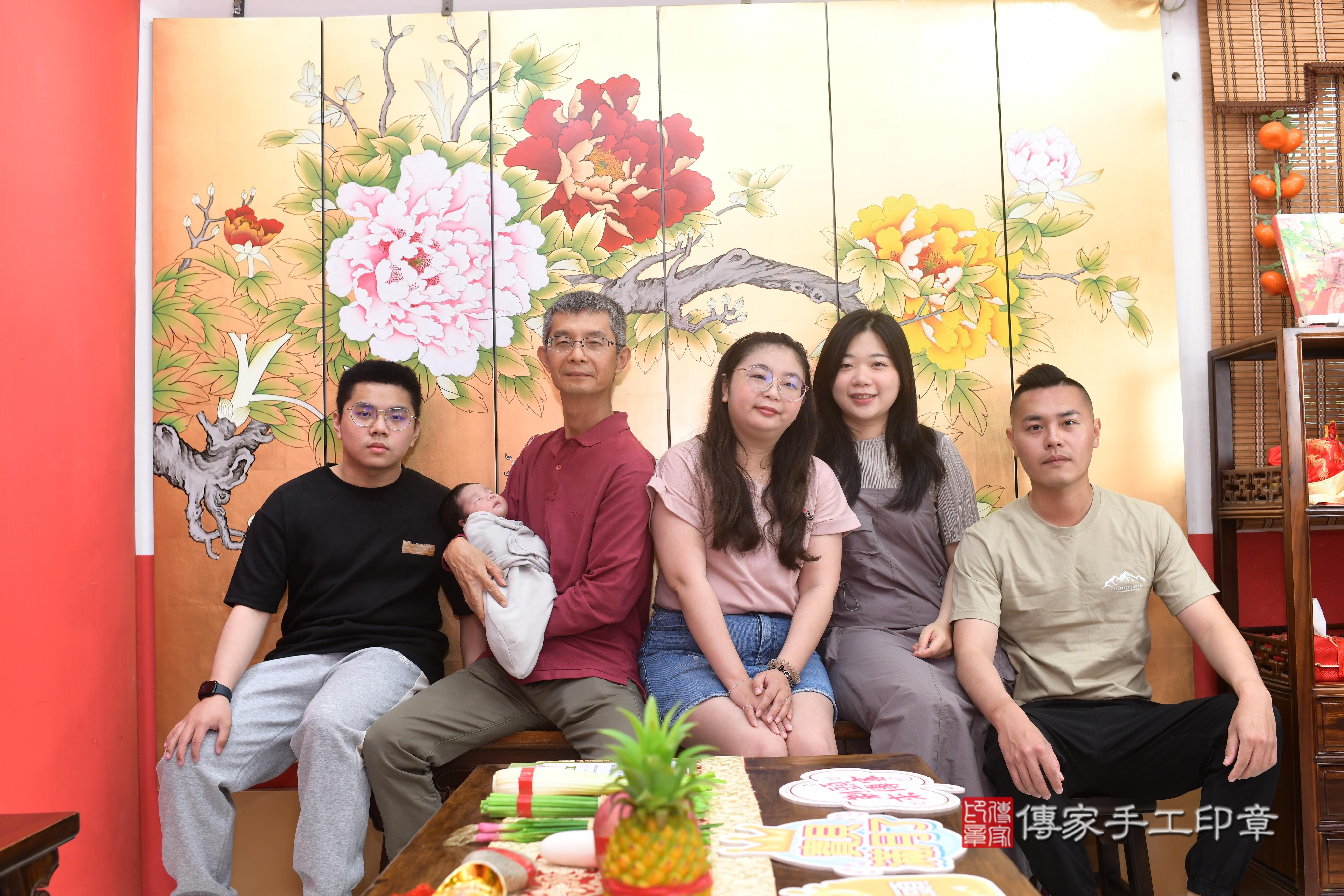 傳家手工印章高雄店、抓周、度脺、中國風會場、傳家嬰兒古禮、吉祥話、抓周道具物品24種、拍照。抓周證書。寶寶抓周、滿周歲、生日快樂、祝福