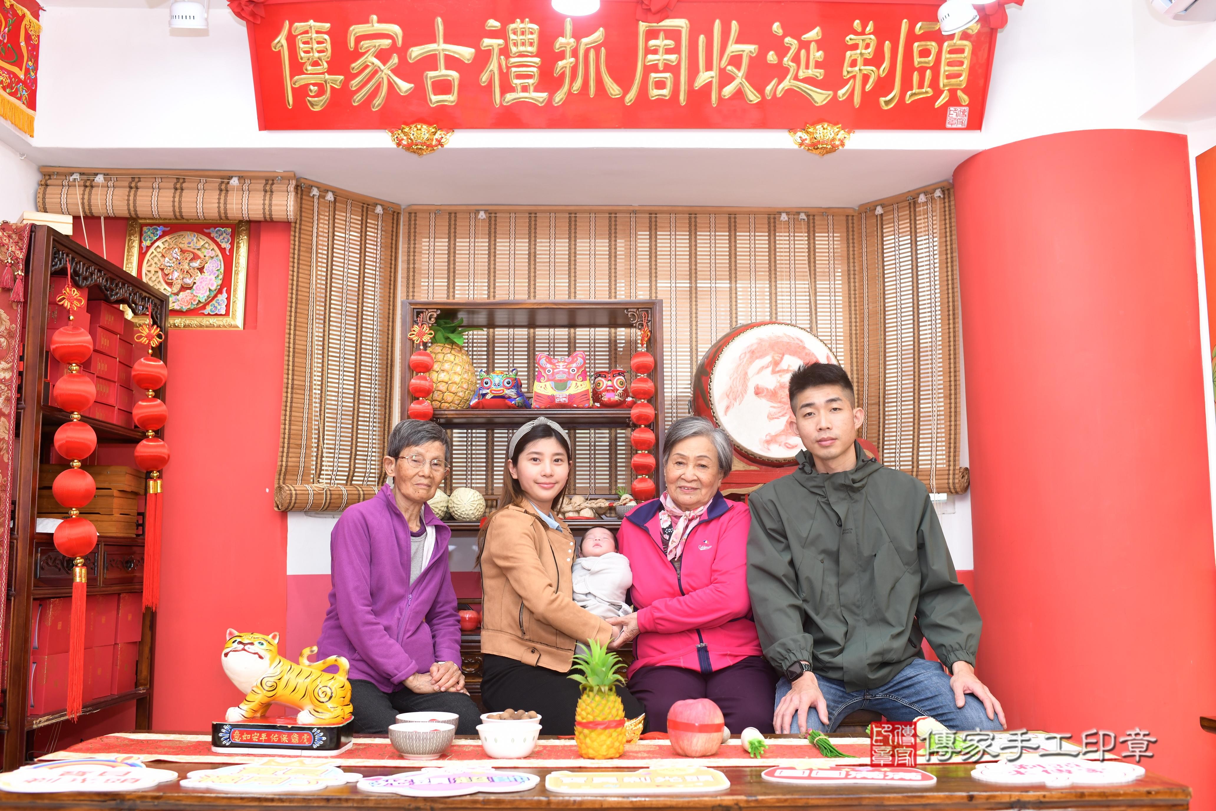 傳家手工印章高雄店、抓周、度脺、中國風會場、傳家嬰兒古禮、吉祥話、抓周道具物品24種、拍照。抓周證書。寶寶抓周、滿周歲、生日快樂、祝福