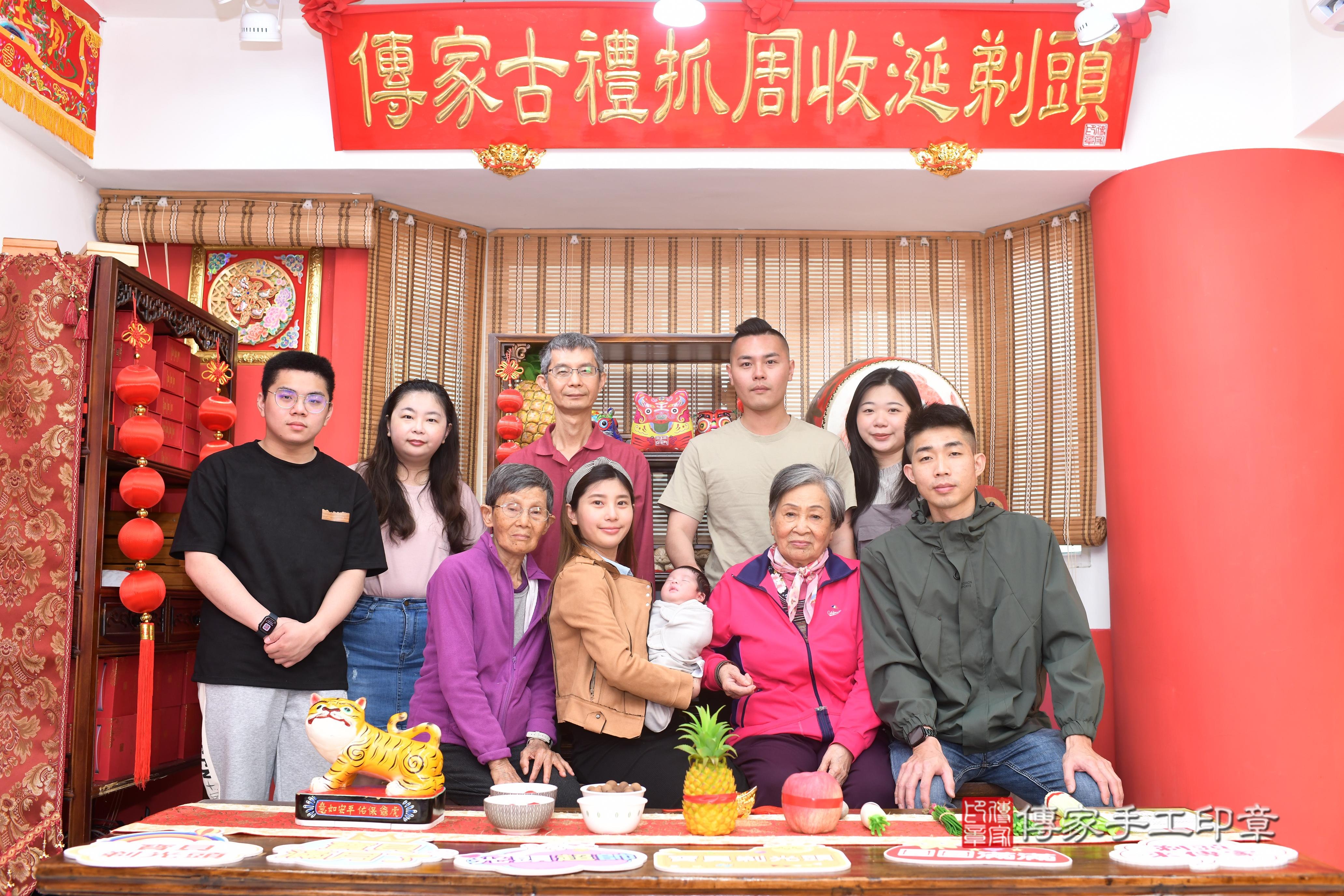 傳家手工印章高雄店、抓周、度脺、中國風會場、傳家嬰兒古禮、吉祥話、抓周道具物品24種、拍照。抓周證書。寶寶抓周、滿周歲、生日快樂、祝福