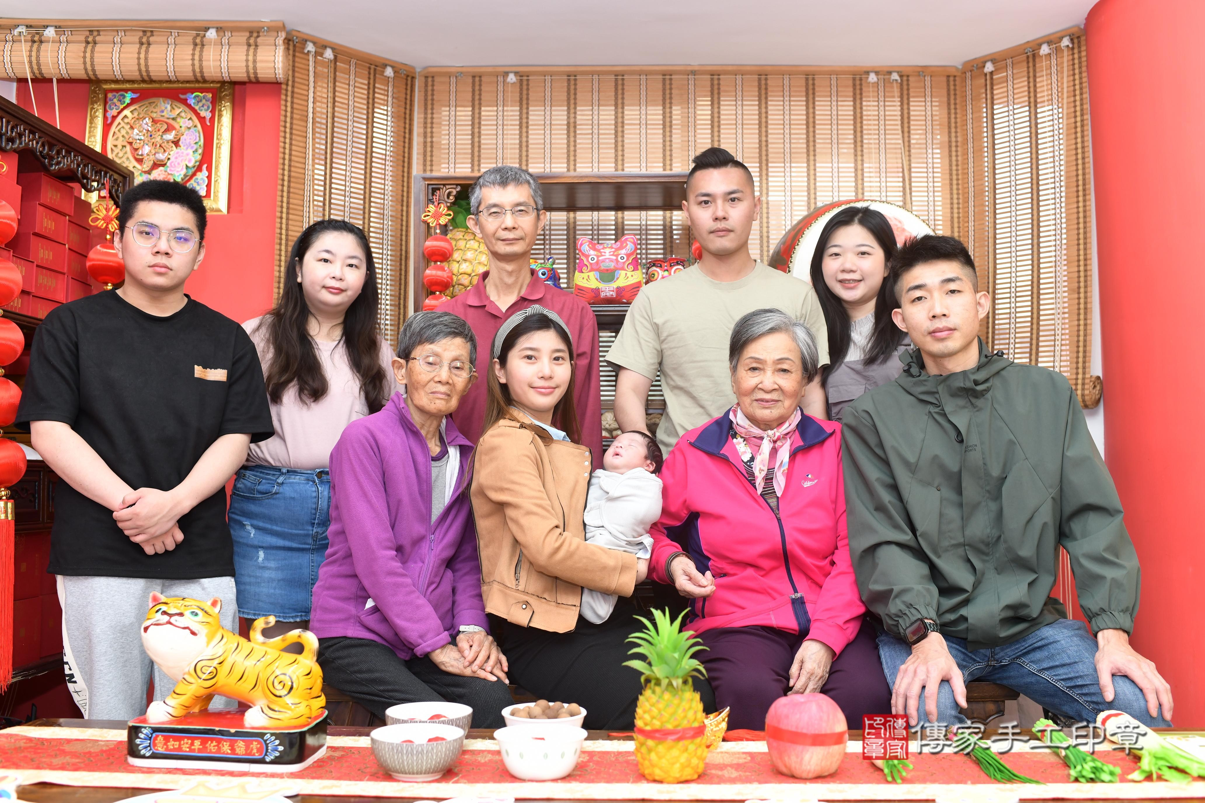 傳家手工印章高雄店、抓周、度脺、中國風會場、傳家嬰兒古禮、吉祥話、抓周道具物品24種、拍照。抓周證書。寶寶抓周、滿周歲、生日快樂、祝福
