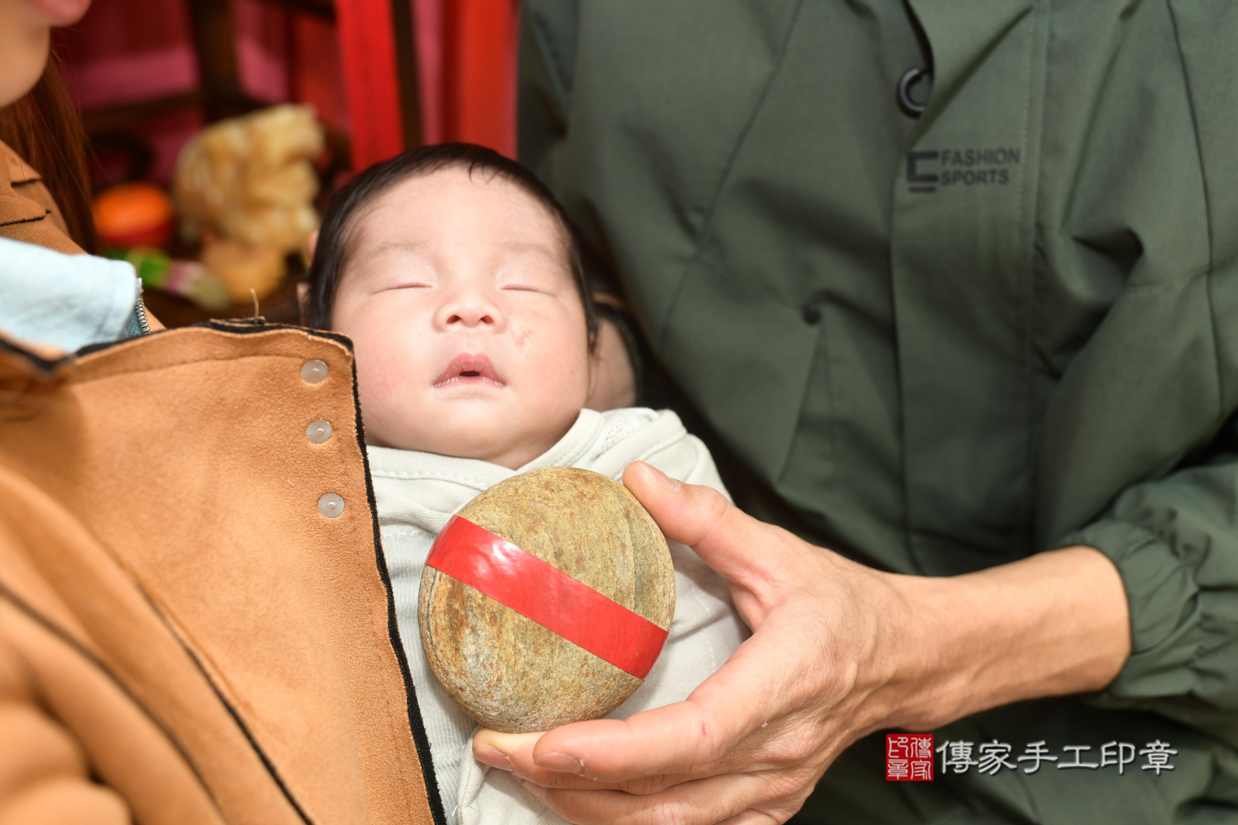 傳家手工印章高雄店、抓周、度脺、中國風會場、傳家嬰兒古禮、吉祥話、抓周道具物品24種、拍照。抓周證書。寶寶抓周、滿周歲、生日快樂、祝福