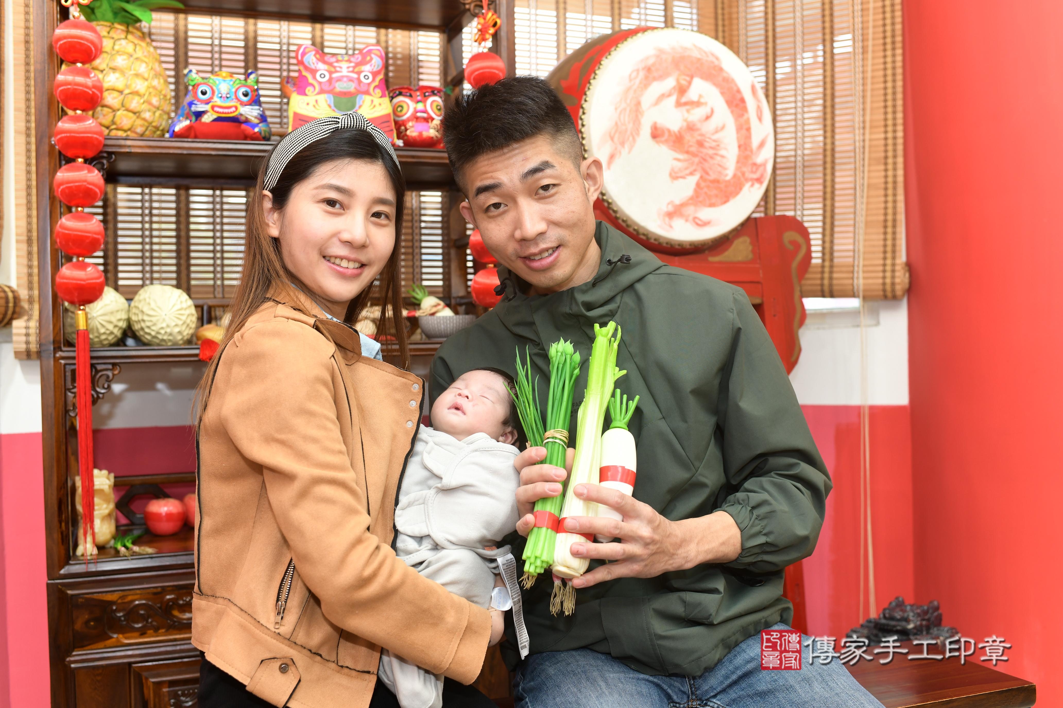 傳家手工印章高雄店、抓周、度脺、中國風會場、傳家嬰兒古禮、吉祥話、抓周道具物品24種、拍照。抓周證書。寶寶抓周、滿周歲、生日快樂、祝福