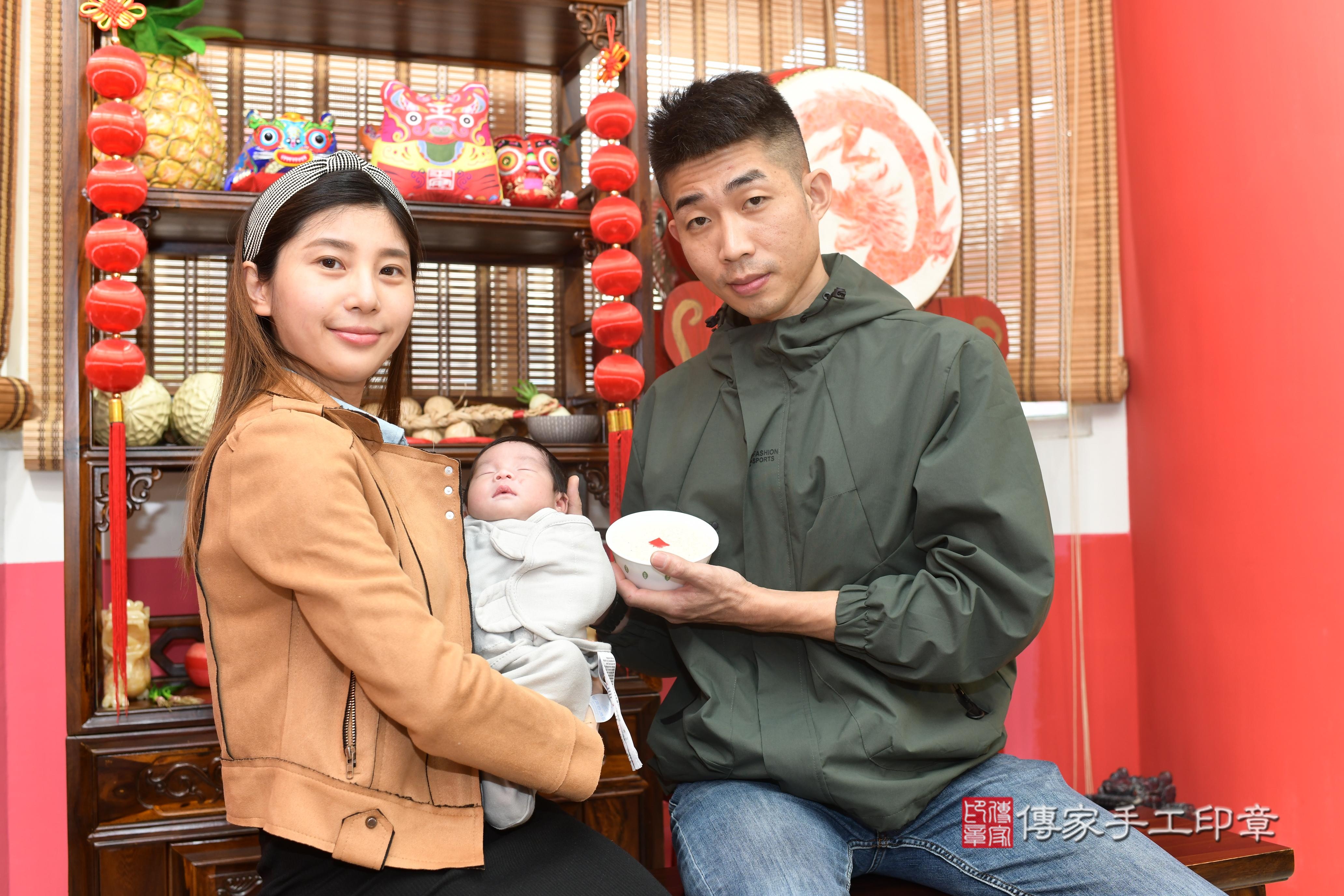 傳家手工印章高雄店、抓周、度脺、中國風會場、傳家嬰兒古禮、吉祥話、抓周道具物品24種、拍照。抓周證書。寶寶抓周、滿周歲、生日快樂、祝福