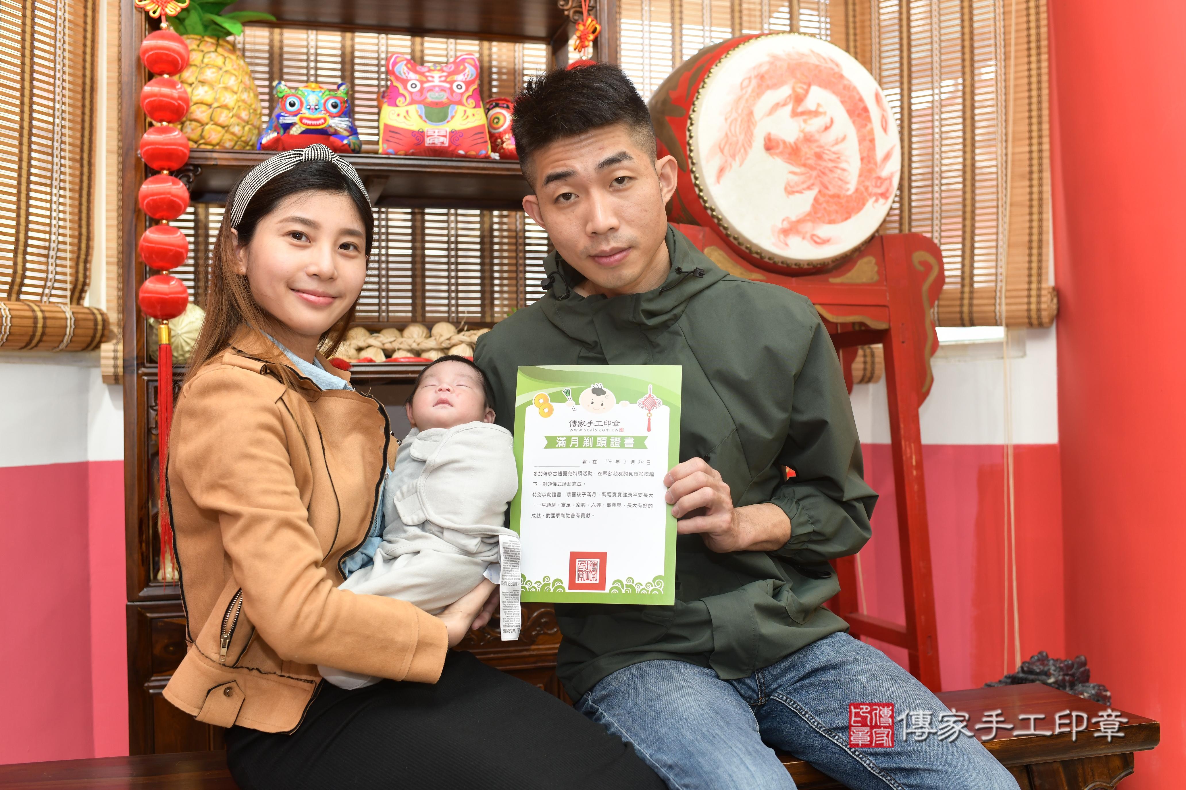 傳家手工印章高雄店、抓周、度脺、中國風會場、傳家嬰兒古禮、吉祥話、抓周道具物品24種、拍照。抓周證書。寶寶抓周、滿周歲、生日快樂、祝福