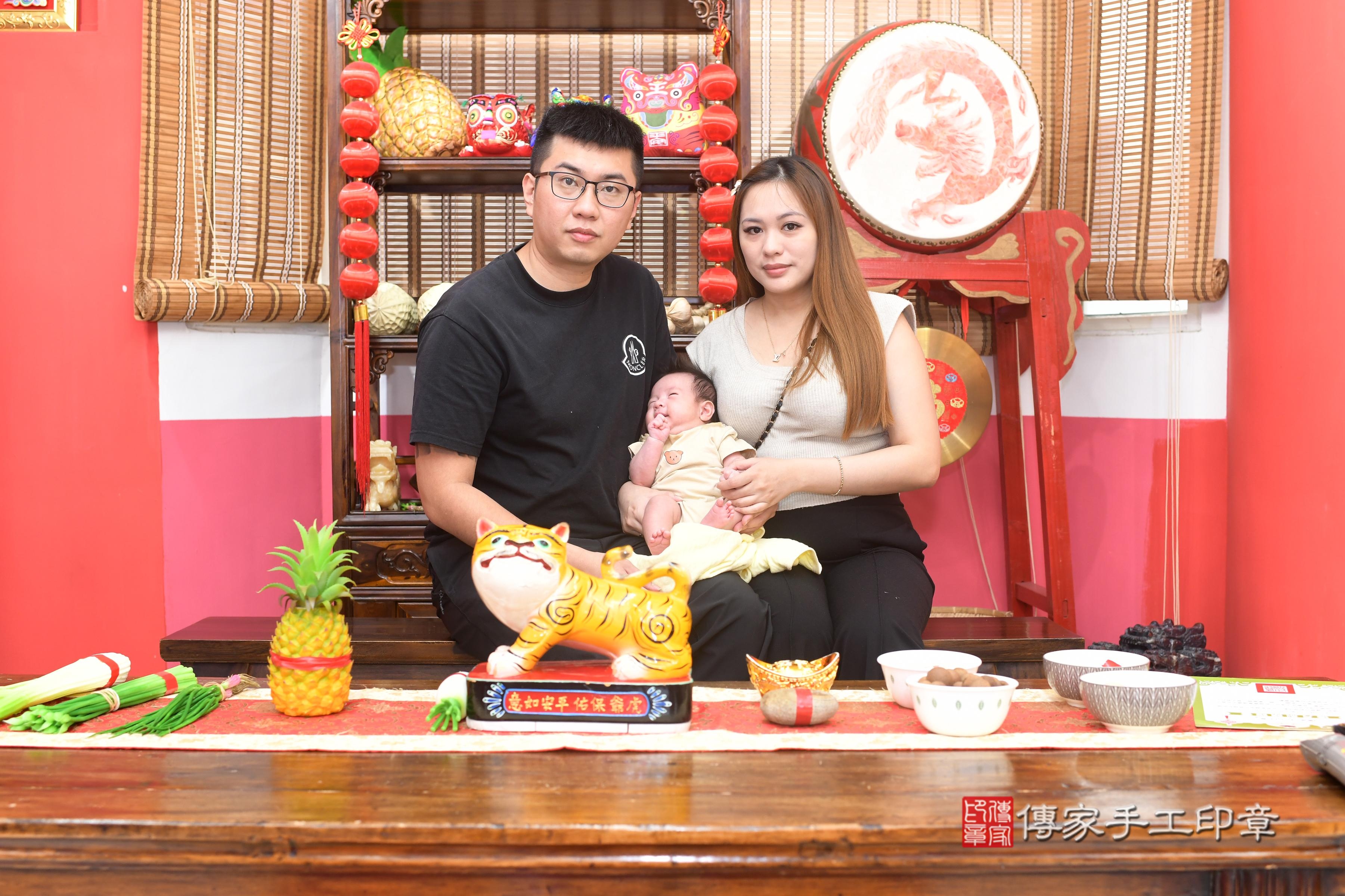 傳家手工印章高雄店、抓周、度脺、中國風會場、傳家嬰兒古禮、吉祥話、抓周道具物品24種、拍照。抓周證書。寶寶抓周、滿周歲、生日快樂、祝福