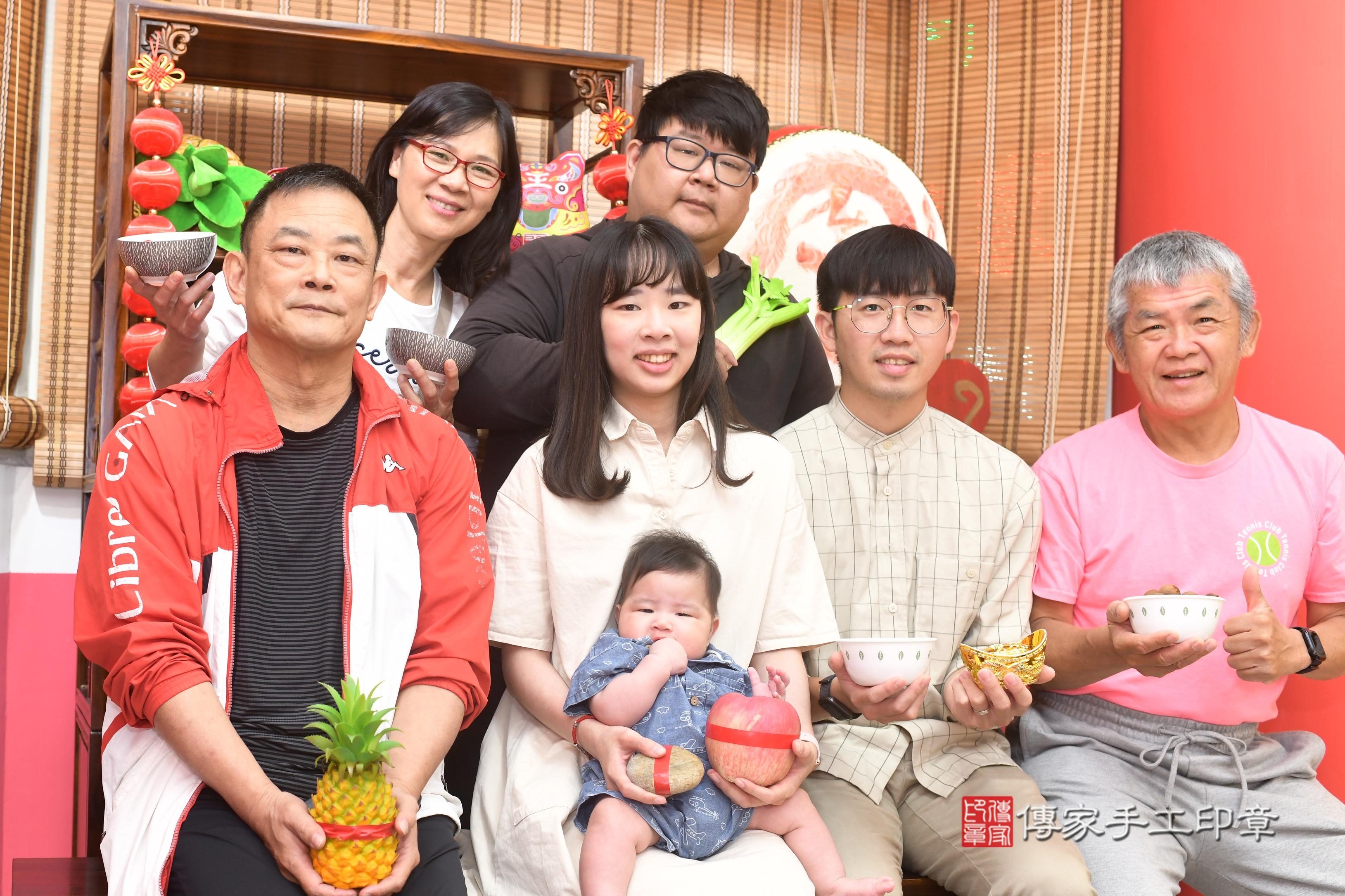 傳家手工印章高雄店、抓周、度脺、中國風會場、傳家嬰兒古禮、吉祥話、抓周道具物品24種、拍照。抓周證書。寶寶抓周、滿周歲、生日快樂、祝福