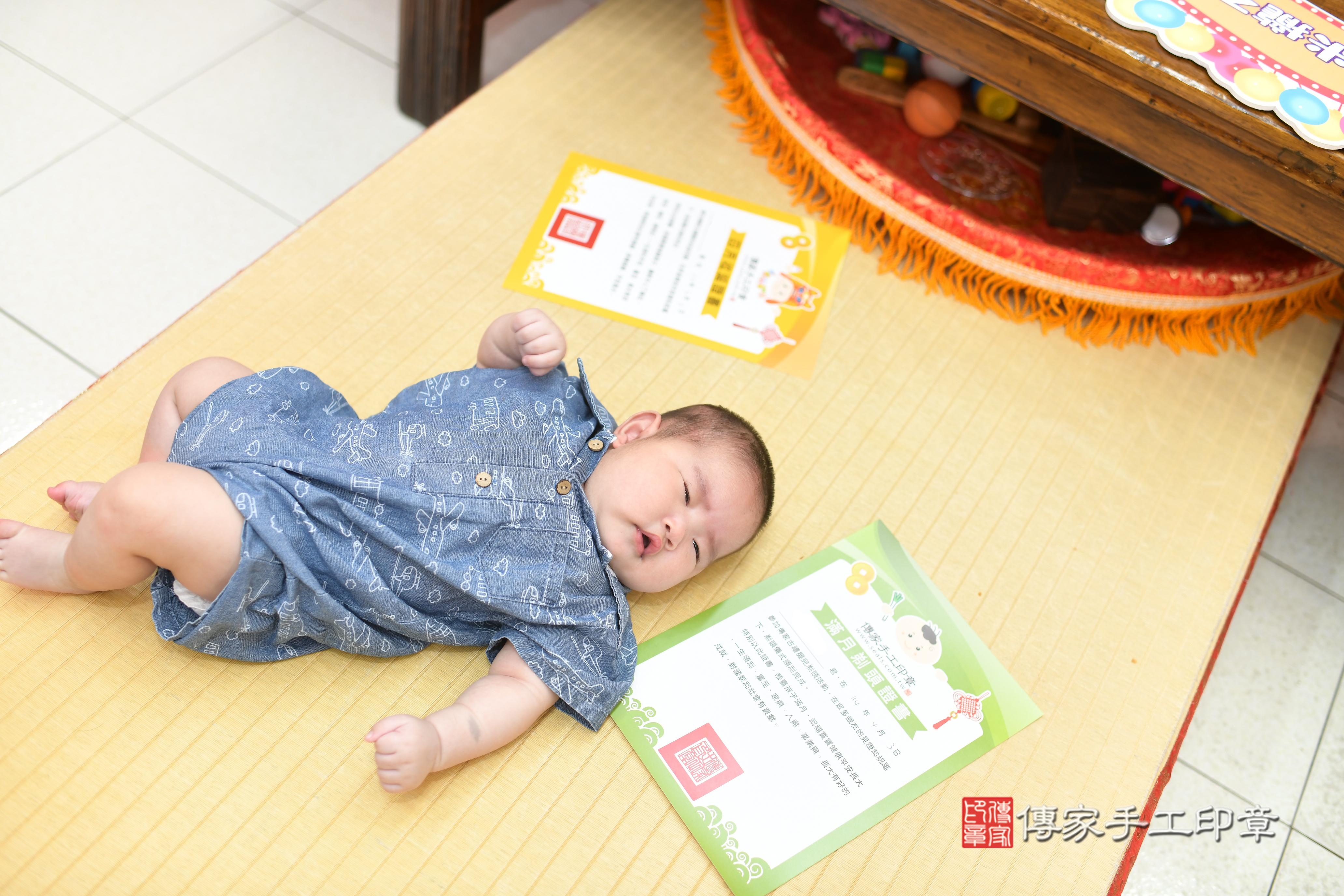 傳家手工印章高雄店、抓周、度脺、中國風會場、傳家嬰兒古禮、吉祥話、抓周道具物品24種、拍照。抓周證書。寶寶抓周、滿周歲、生日快樂、祝福