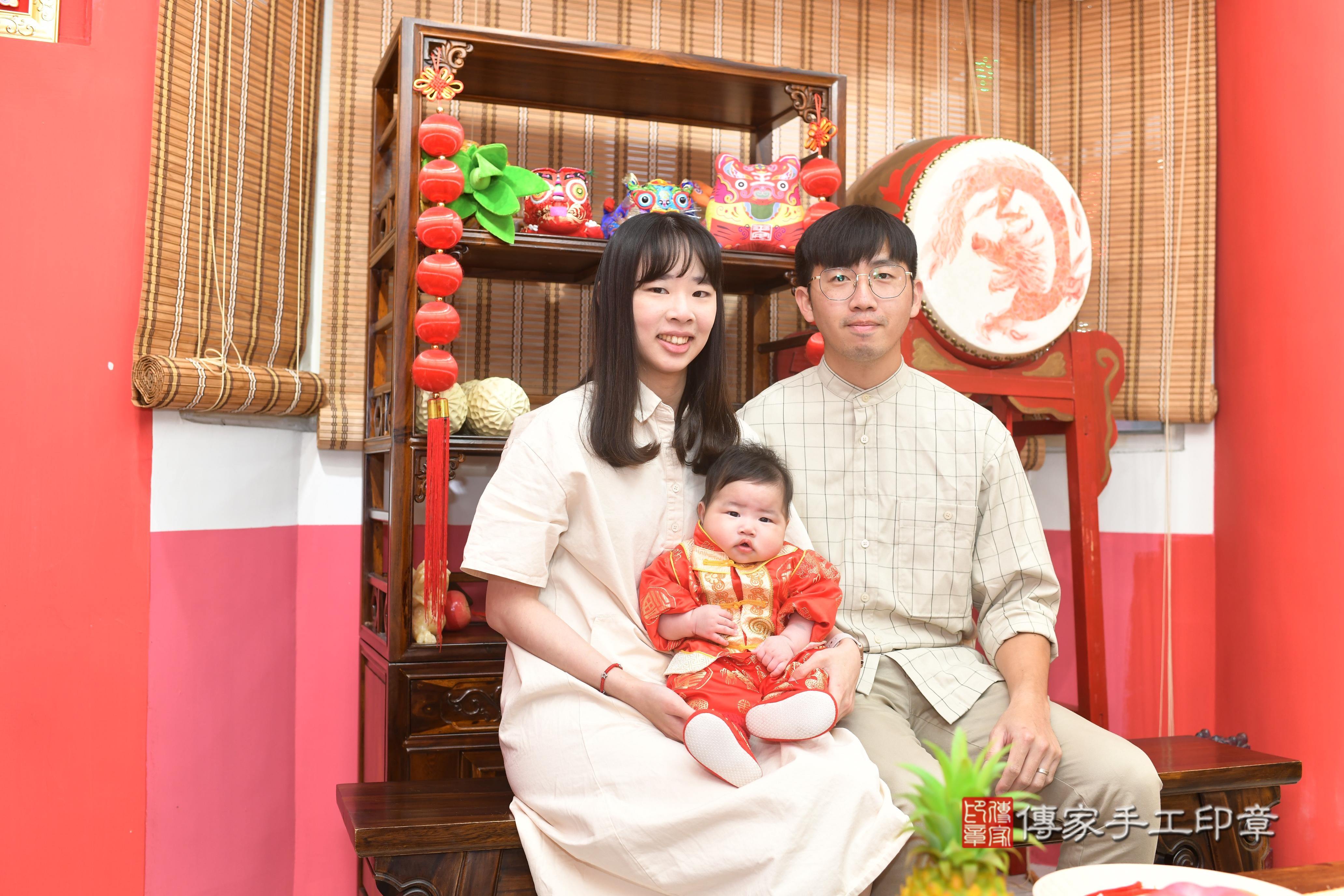 傳家手工印章高雄店、抓周、度脺、中國風會場、傳家嬰兒古禮、吉祥話、抓周道具物品24種、拍照。抓周證書。寶寶抓周、滿周歲、生日快樂、祝福