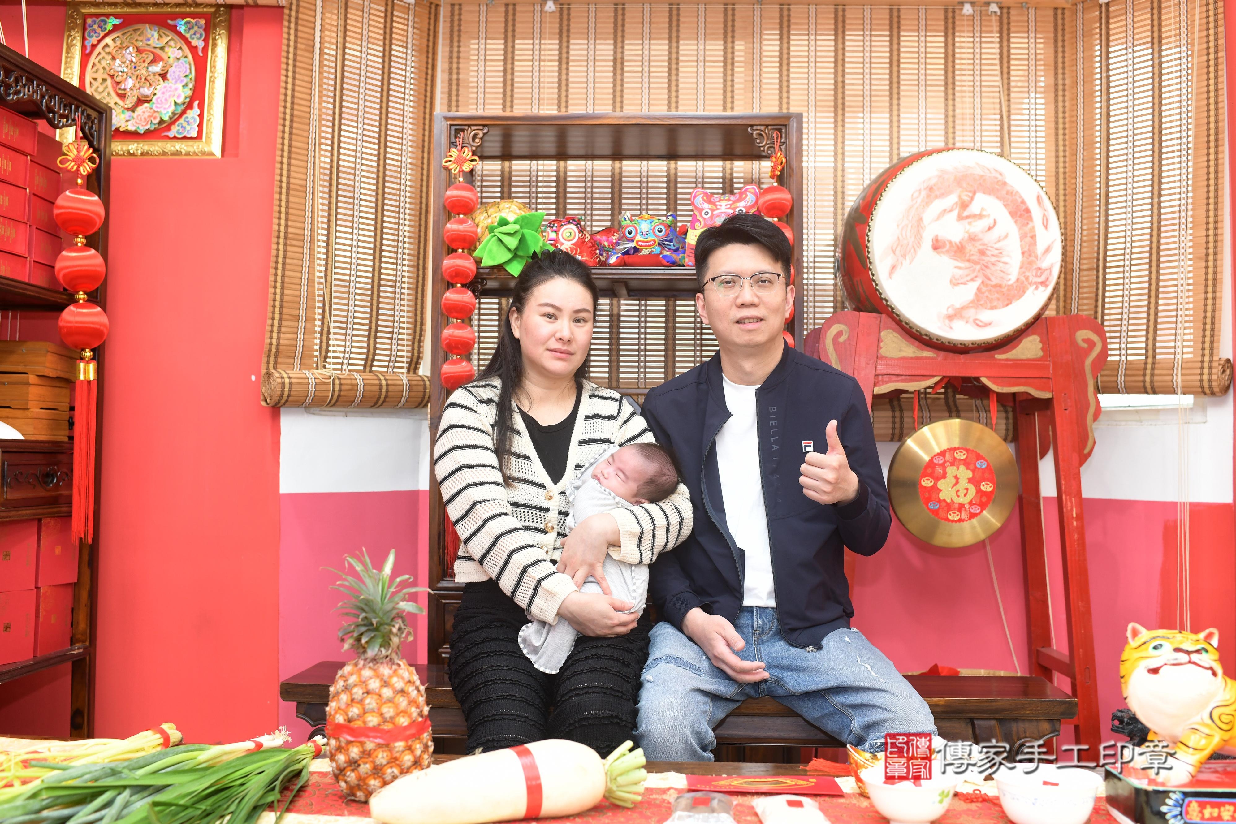 傳家手工印章高雄店、抓周、度脺、中國風會場、傳家嬰兒古禮、吉祥話、抓周道具物品24種、拍照。抓周證書。寶寶抓周、滿周歲、生日快樂、祝福