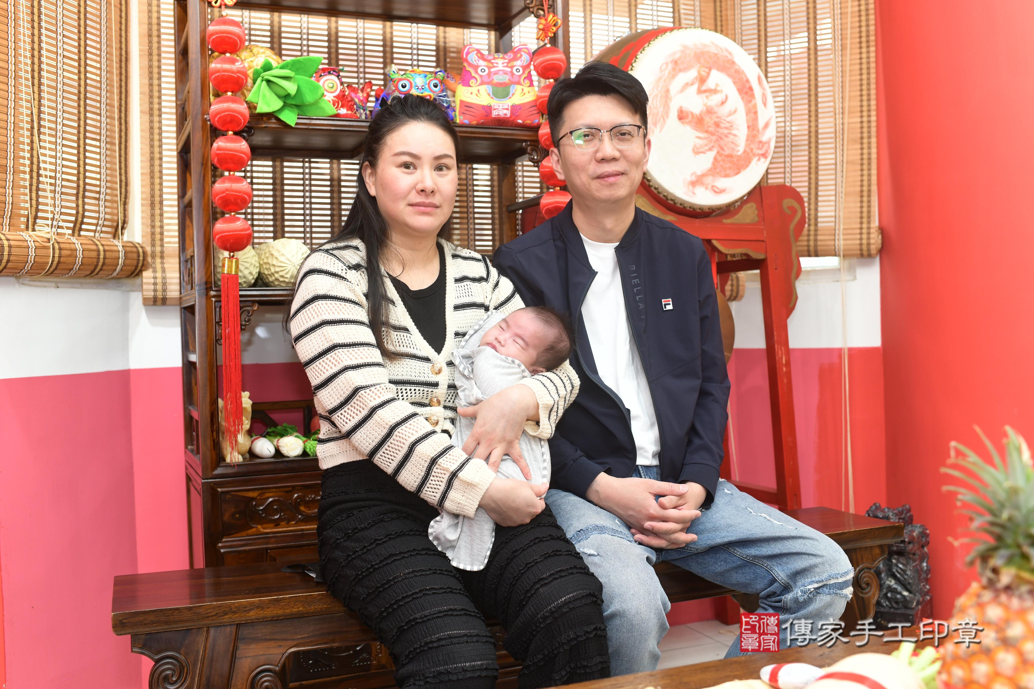 傳家手工印章高雄店、抓周、度脺、中國風會場、傳家嬰兒古禮、吉祥話、抓周道具物品24種、拍照。抓周證書。寶寶抓周、滿周歲、生日快樂、祝福