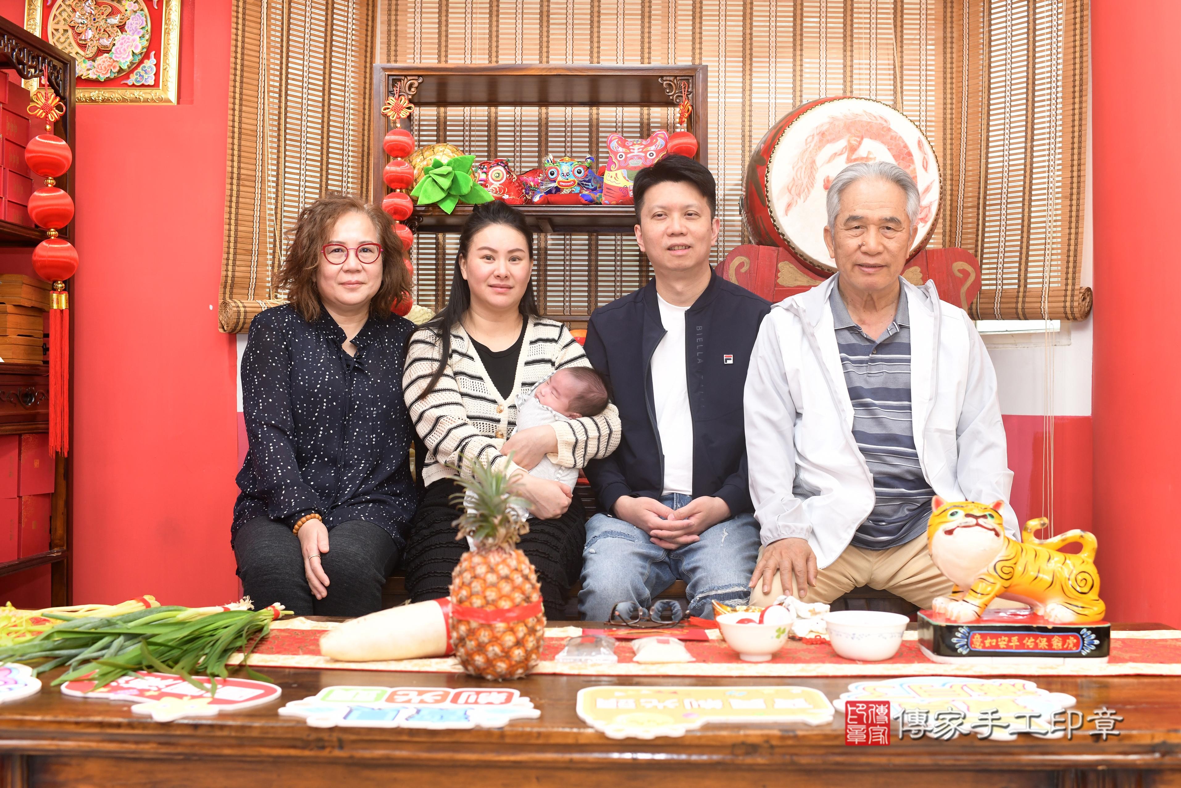 傳家手工印章高雄店、抓周、度脺、中國風會場、傳家嬰兒古禮、吉祥話、抓周道具物品24種、拍照。抓周證書。寶寶抓周、滿周歲、生日快樂、祝福