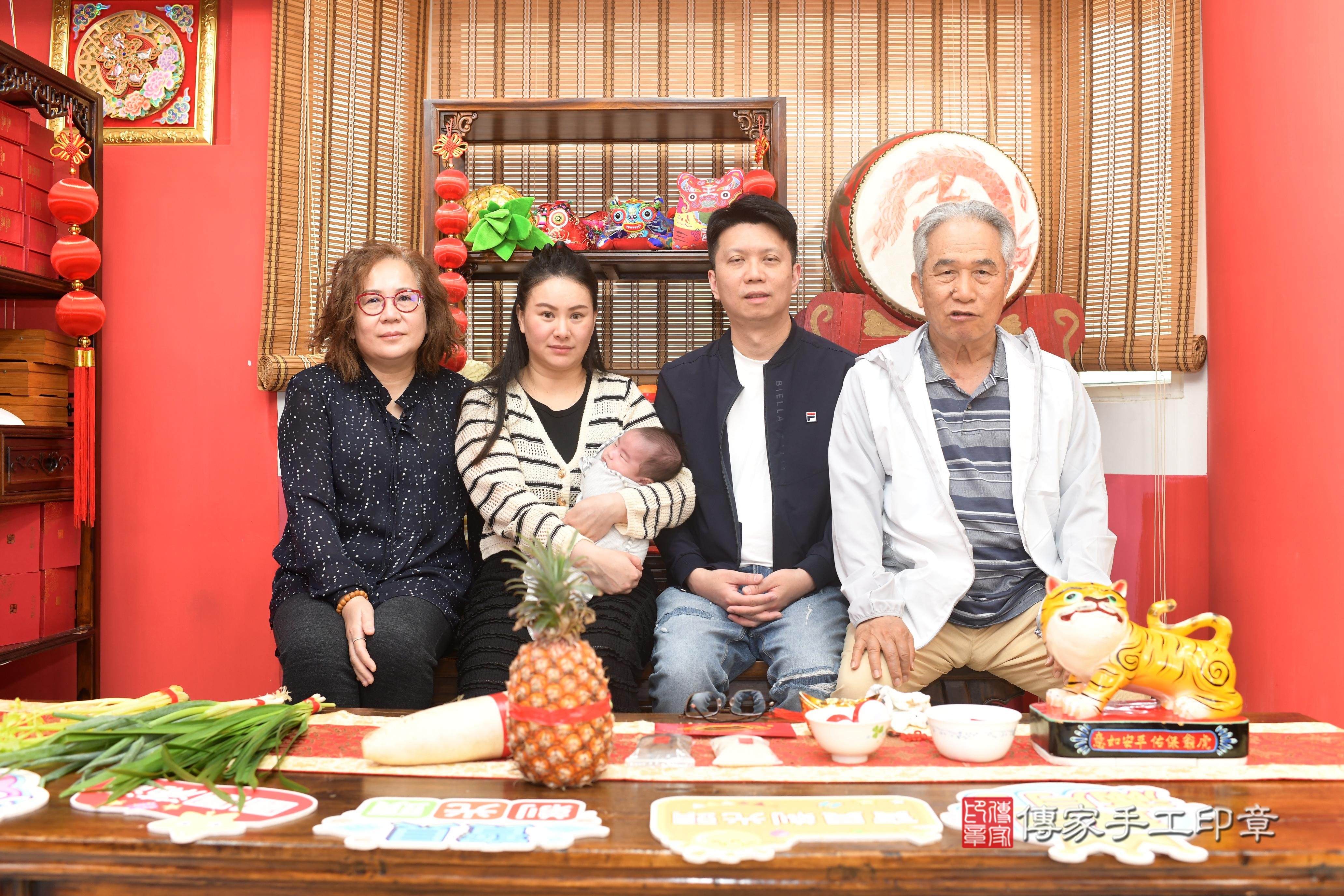 傳家手工印章高雄店、抓周、度脺、中國風會場、傳家嬰兒古禮、吉祥話、抓周道具物品24種、拍照。抓周證書。寶寶抓周、滿周歲、生日快樂、祝福