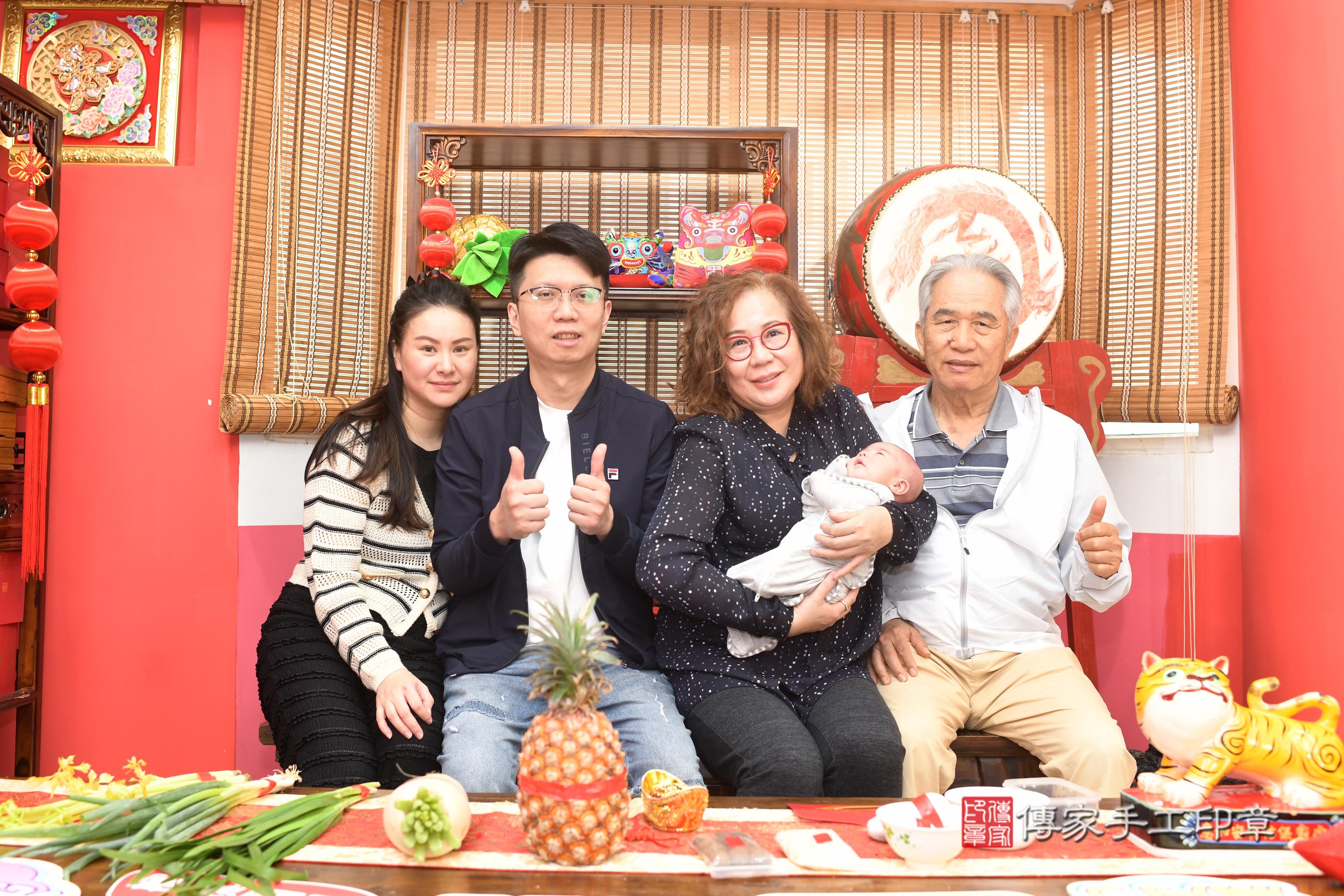 傳家手工印章高雄店、抓周、度脺、中國風會場、傳家嬰兒古禮、吉祥話、抓周道具物品24種、拍照。抓周證書。寶寶抓周、滿周歲、生日快樂、祝福