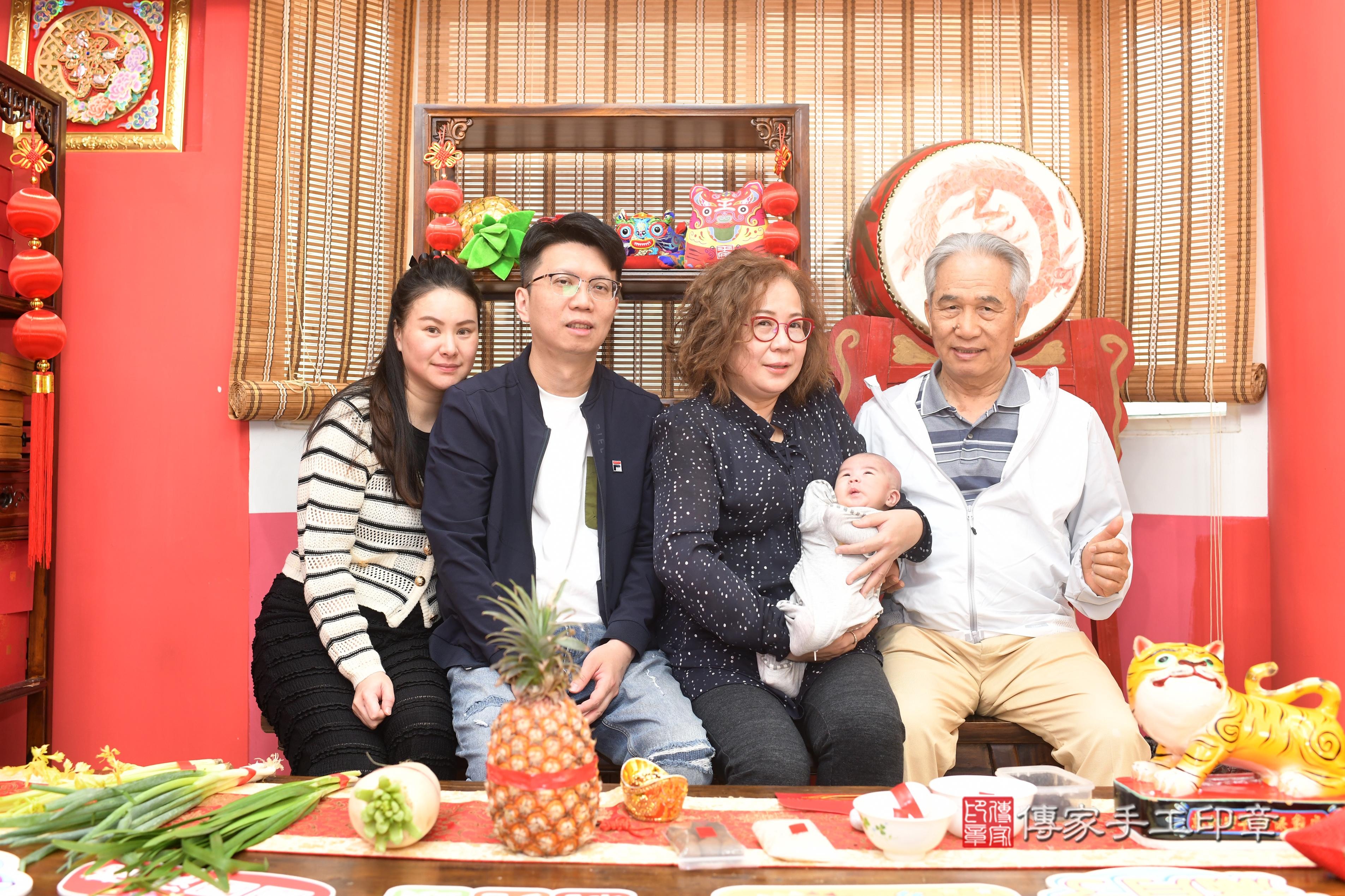 傳家手工印章高雄店、抓周、度脺、中國風會場、傳家嬰兒古禮、吉祥話、抓周道具物品24種、拍照。抓周證書。寶寶抓周、滿周歲、生日快樂、祝福