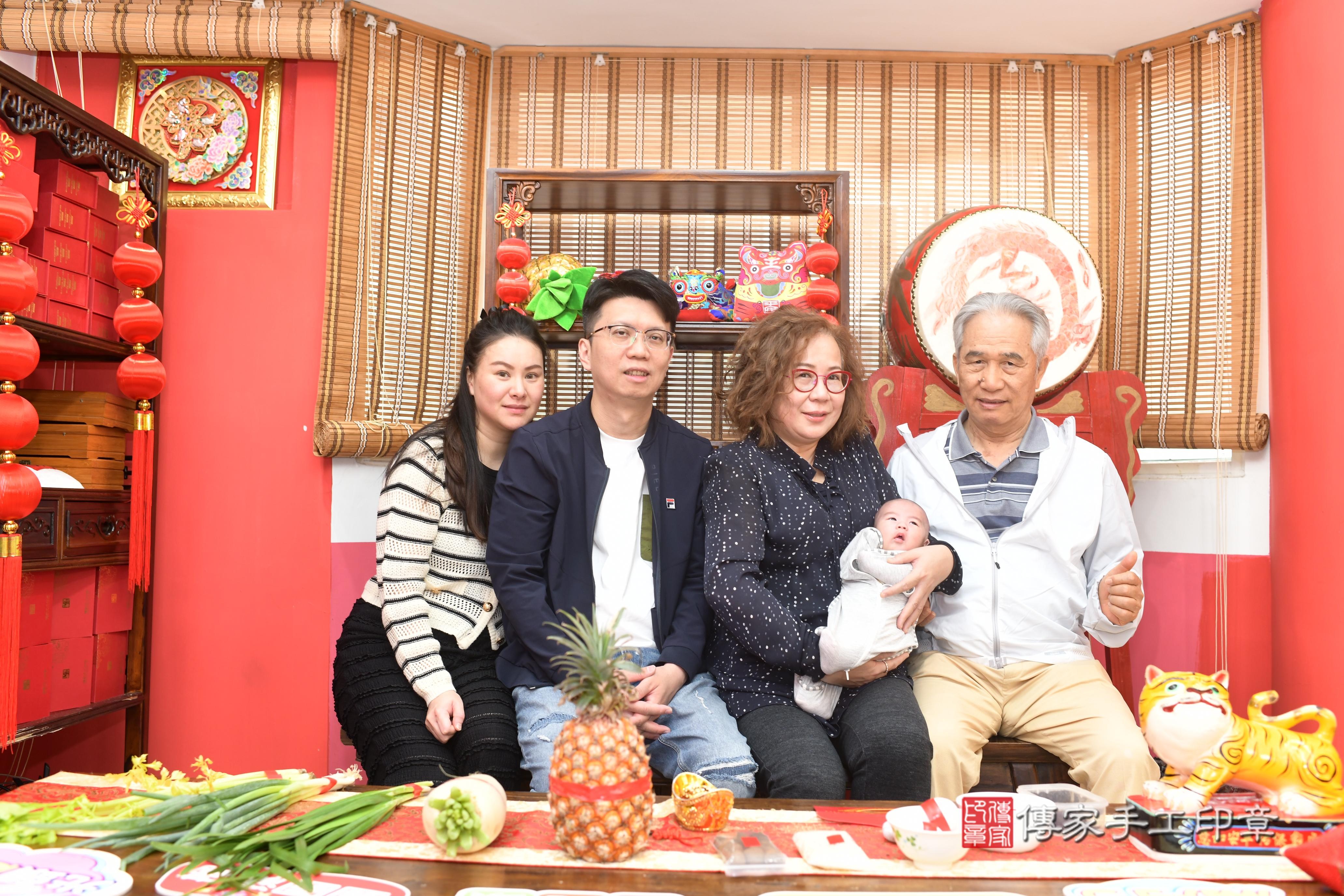 傳家手工印章高雄店、抓周、度脺、中國風會場、傳家嬰兒古禮、吉祥話、抓周道具物品24種、拍照。抓周證書。寶寶抓周、滿周歲、生日快樂、祝福