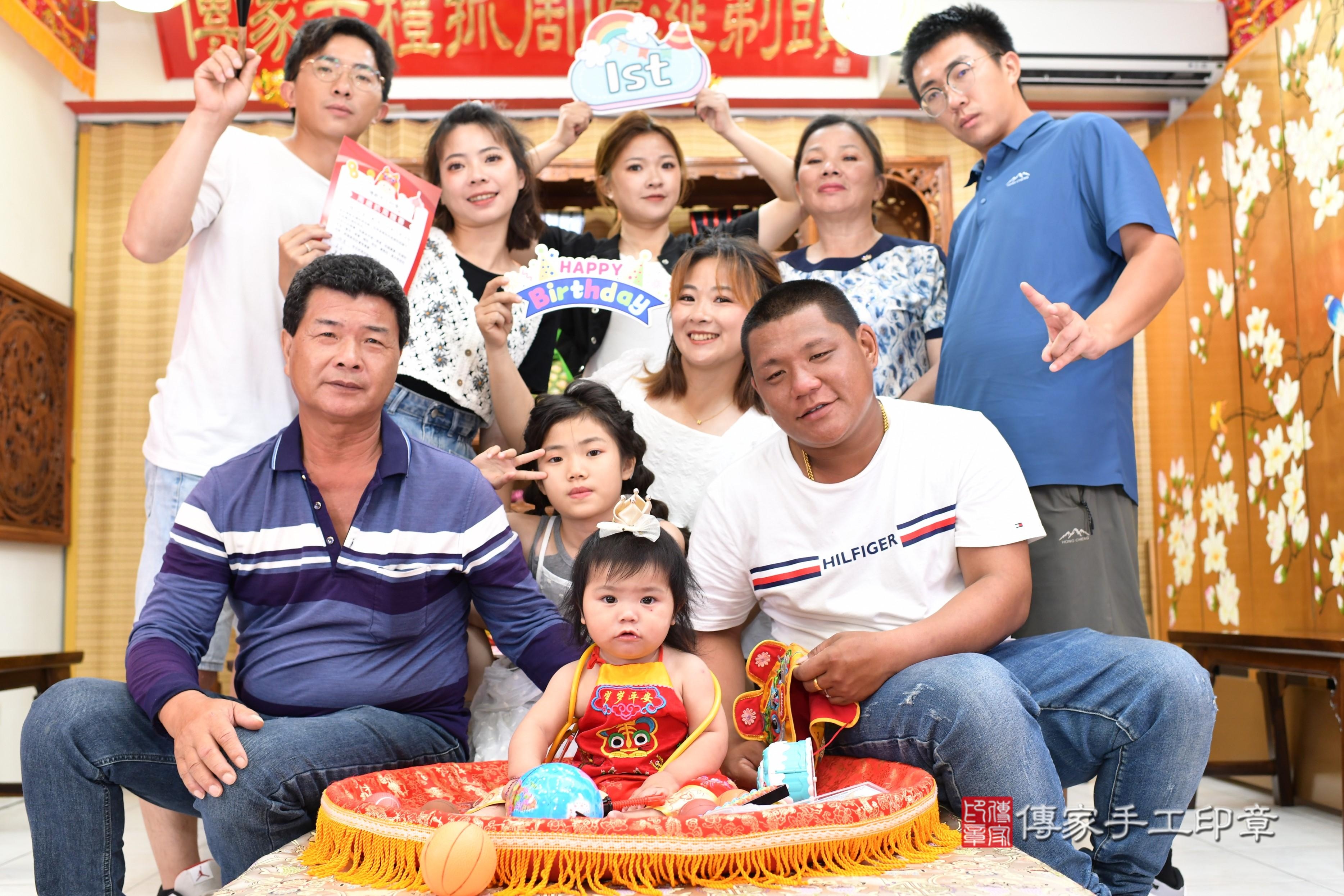 傳家手工印章台南店、抓周、度脺、中國風會場、傳家嬰兒古禮、吉祥話、抓周道具物品24種、拍照。抓周證書。寶寶抓周、滿周歲、生日快樂、祝福