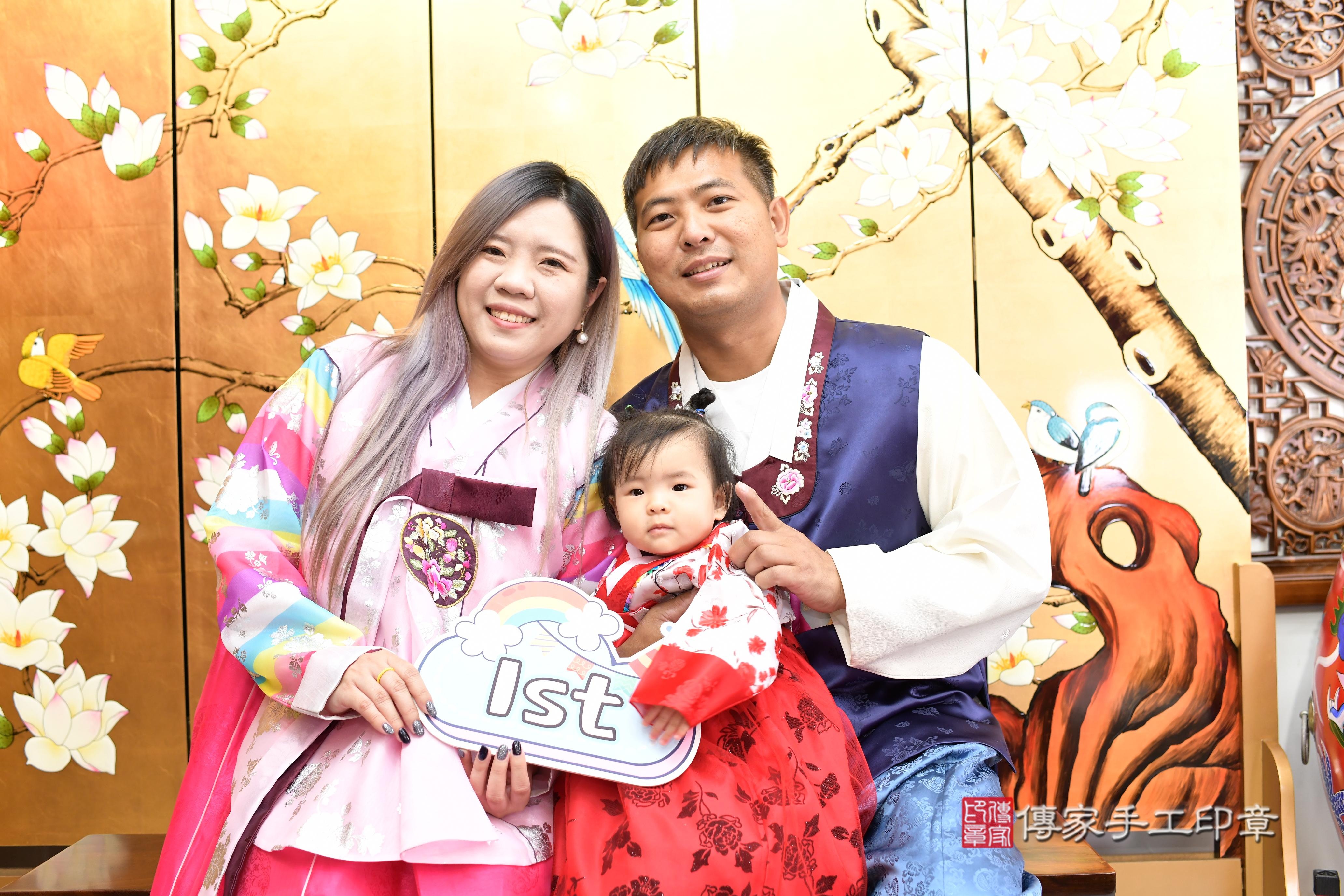 傳家手工印章台南店、抓周、度脺、中國風會場、傳家嬰兒古禮、吉祥話、抓周道具物品24種、拍照。抓周證書。寶寶抓周、滿周歲、生日快樂、祝福