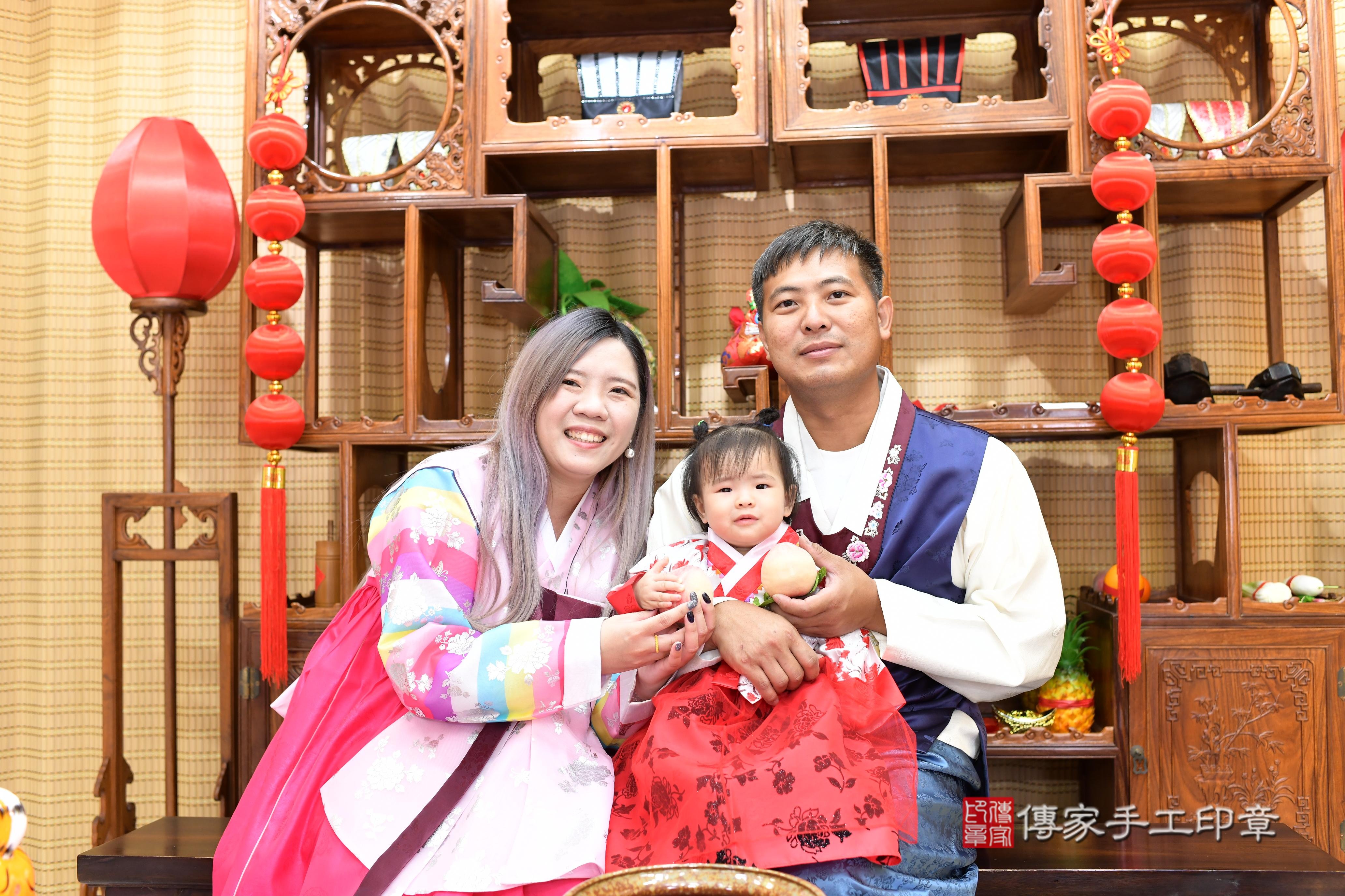 傳家手工印章台南店、抓周、度脺、中國風會場、傳家嬰兒古禮、吉祥話、抓周道具物品24種、拍照。抓周證書。寶寶抓周、滿周歲、生日快樂、祝福