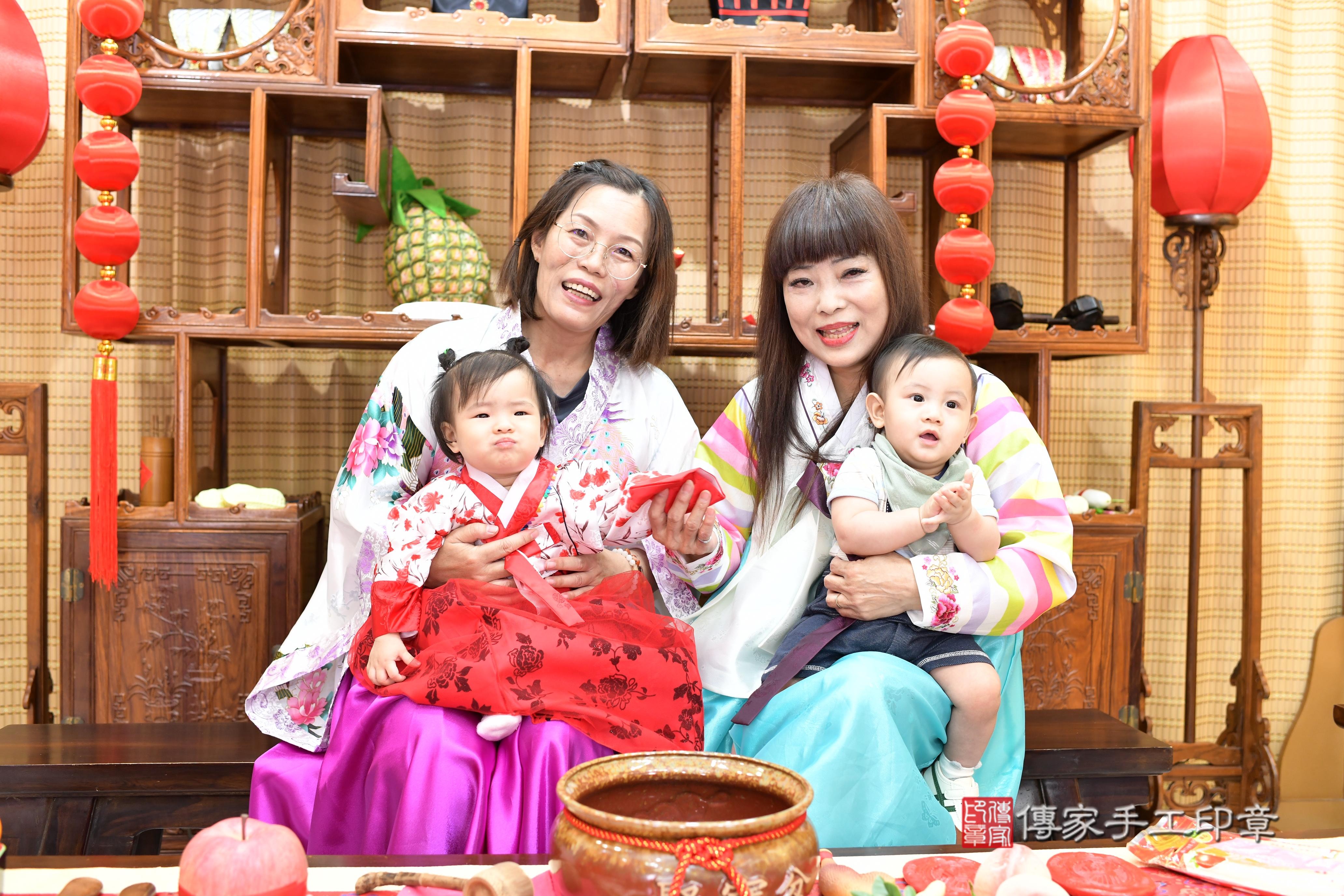 傳家手工印章台南店、抓周、度脺、中國風會場、傳家嬰兒古禮、吉祥話、抓周道具物品24種、拍照。抓周證書。寶寶抓周、滿周歲、生日快樂、祝福