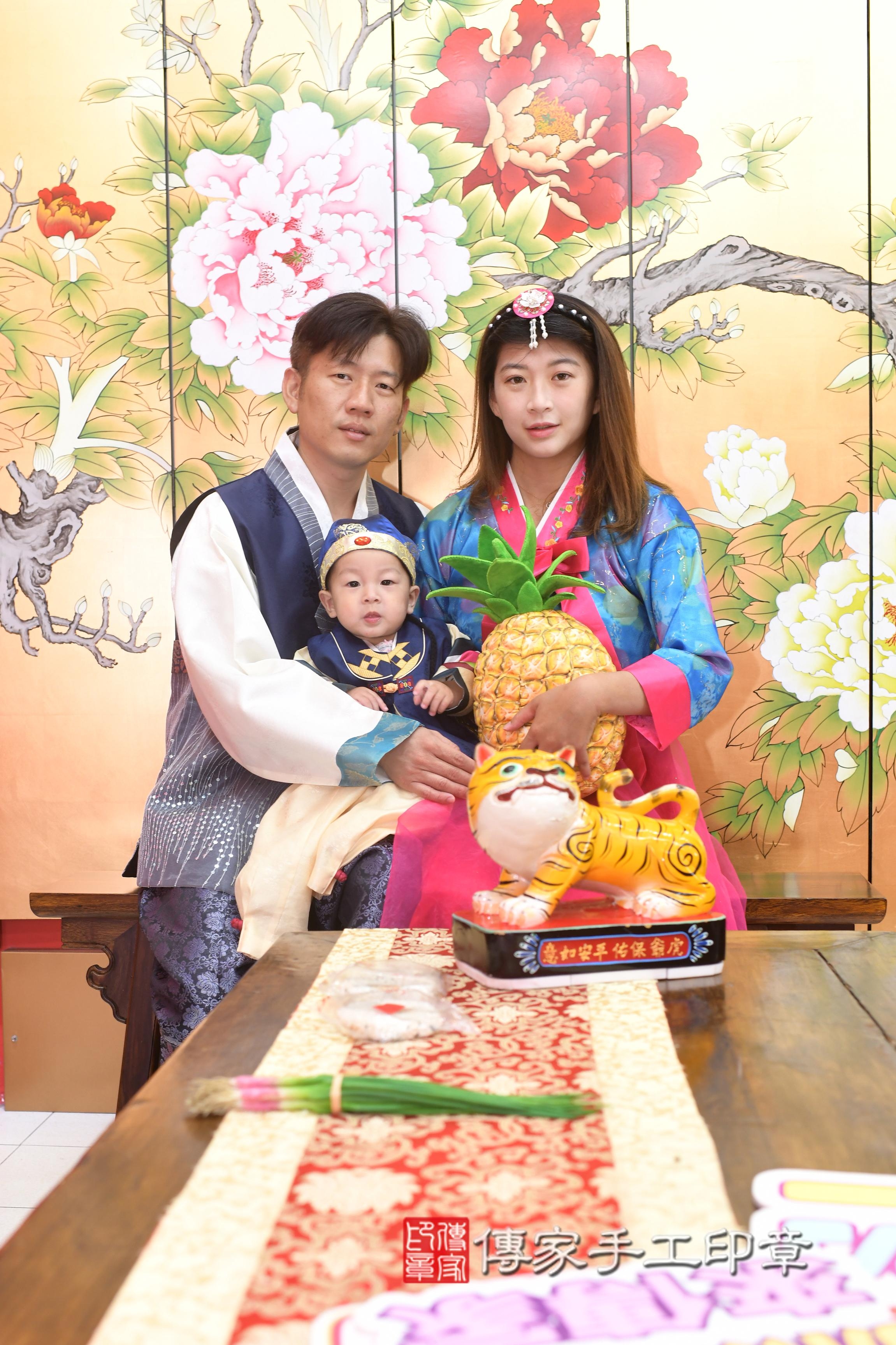 傳家手工印章高雄店、抓周、度脺、中國風會場、傳家嬰兒古禮、吉祥話、抓周道具物品24種、拍照。抓周證書。寶寶抓周、滿周歲、生日快樂、祝福