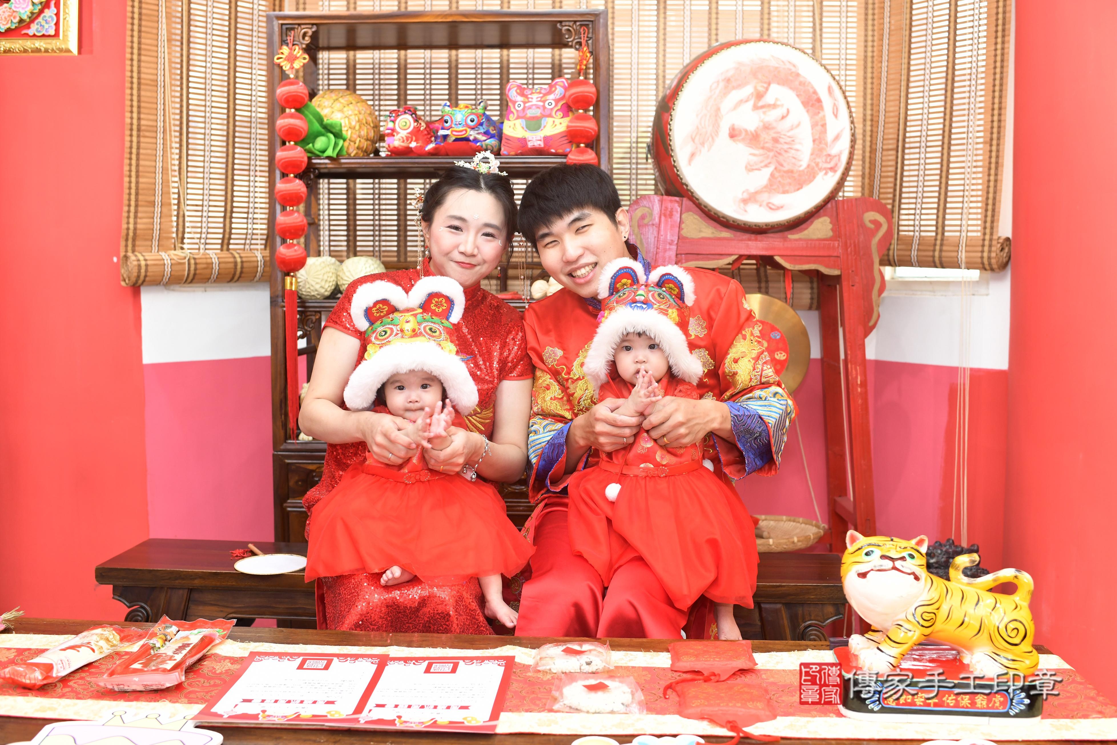 傳家手工印章高雄店、抓周、度脺、中國風會場、傳家嬰兒古禮、吉祥話、抓周道具物品24種、拍照。抓周證書。寶寶抓周、滿周歲、生日快樂、祝福