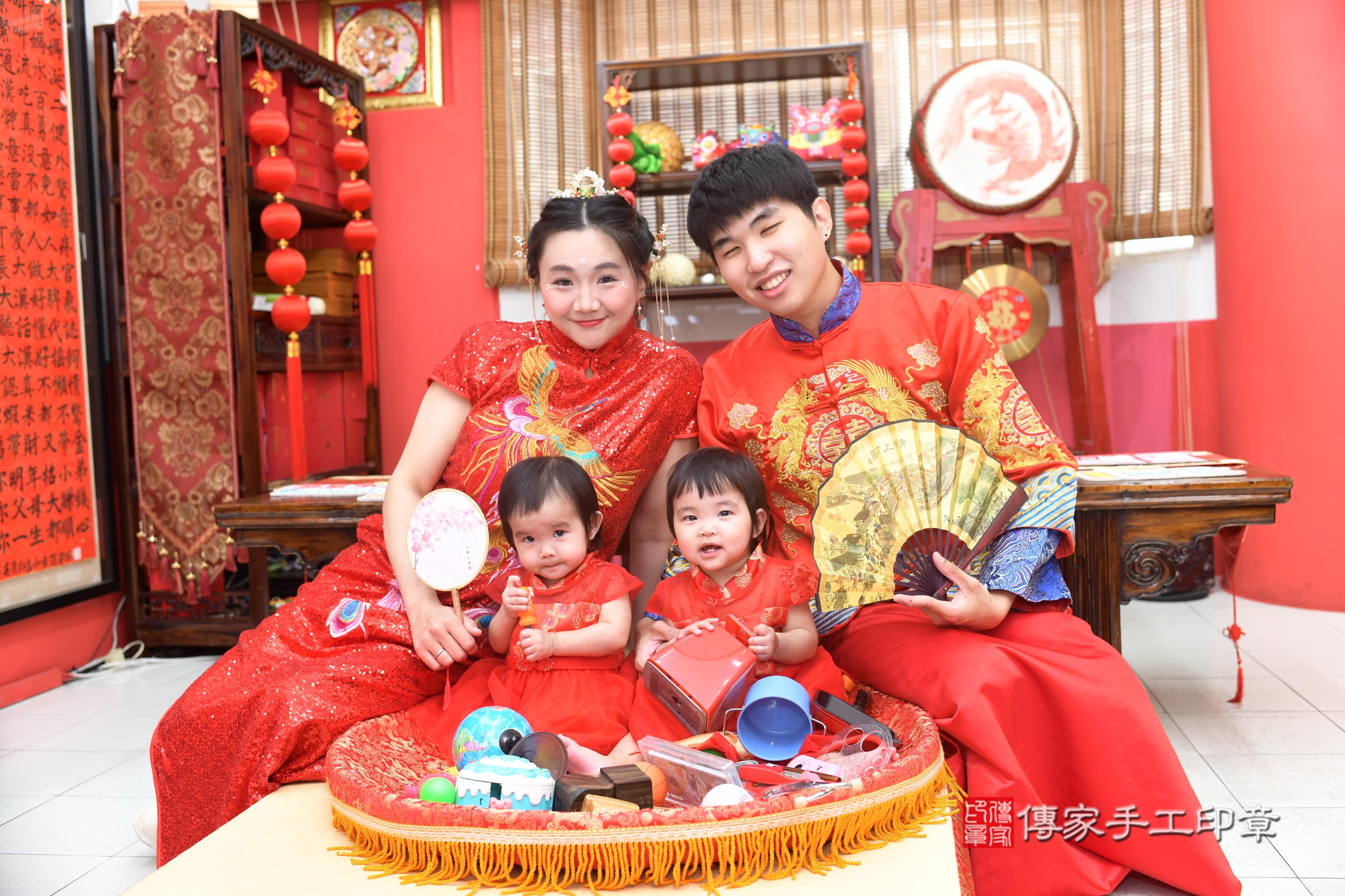 傳家手工印章高雄店、抓周、度脺、中國風會場、傳家嬰兒古禮、吉祥話、抓周道具物品24種、拍照。抓周證書。寶寶抓周、滿周歲、生日快樂、祝福