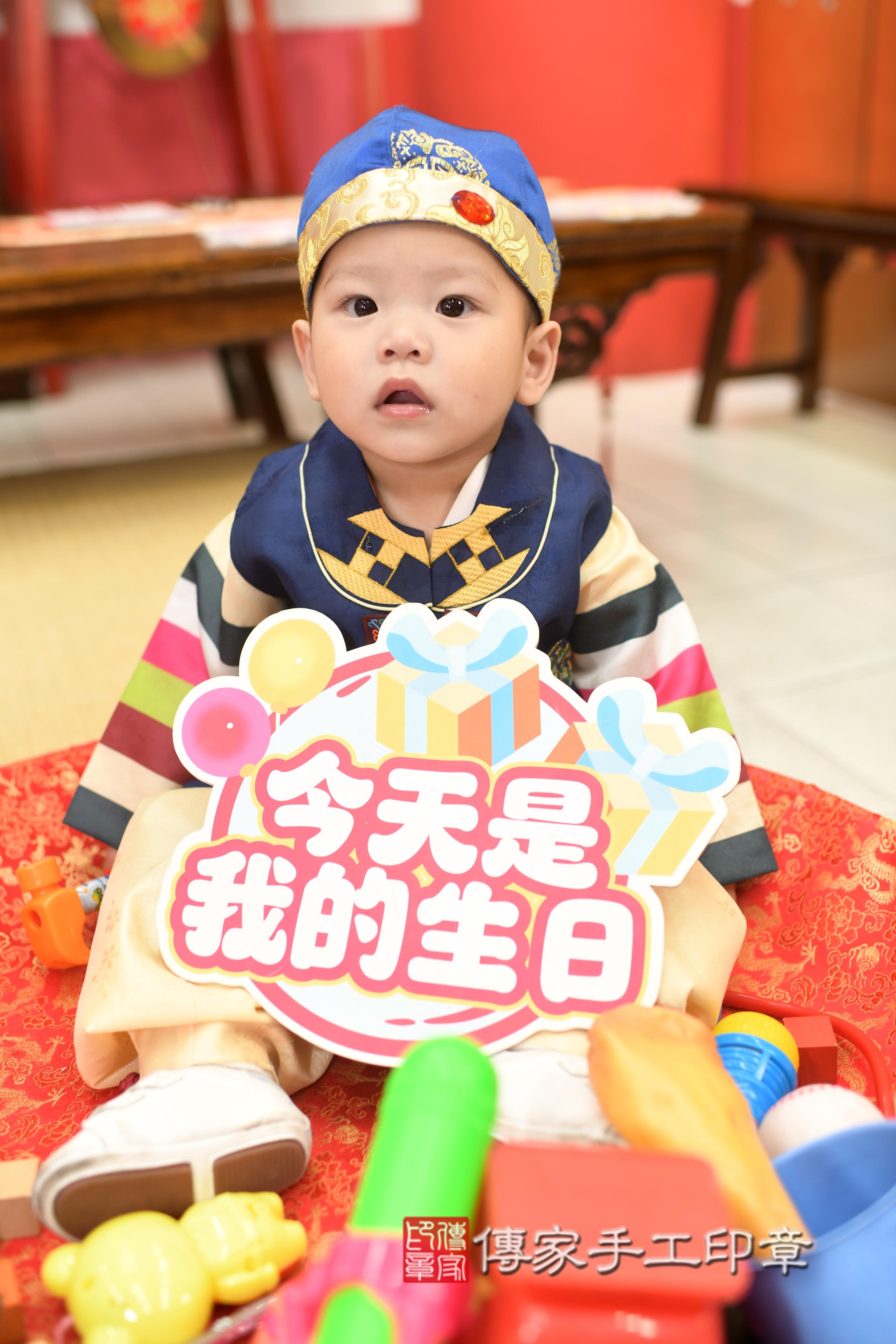 傳家手工印章高雄店、抓周、度脺、中國風會場、傳家嬰兒古禮、吉祥話、抓周道具物品24種、拍照。抓周證書。寶寶抓周、滿周歲、生日快樂、祝福