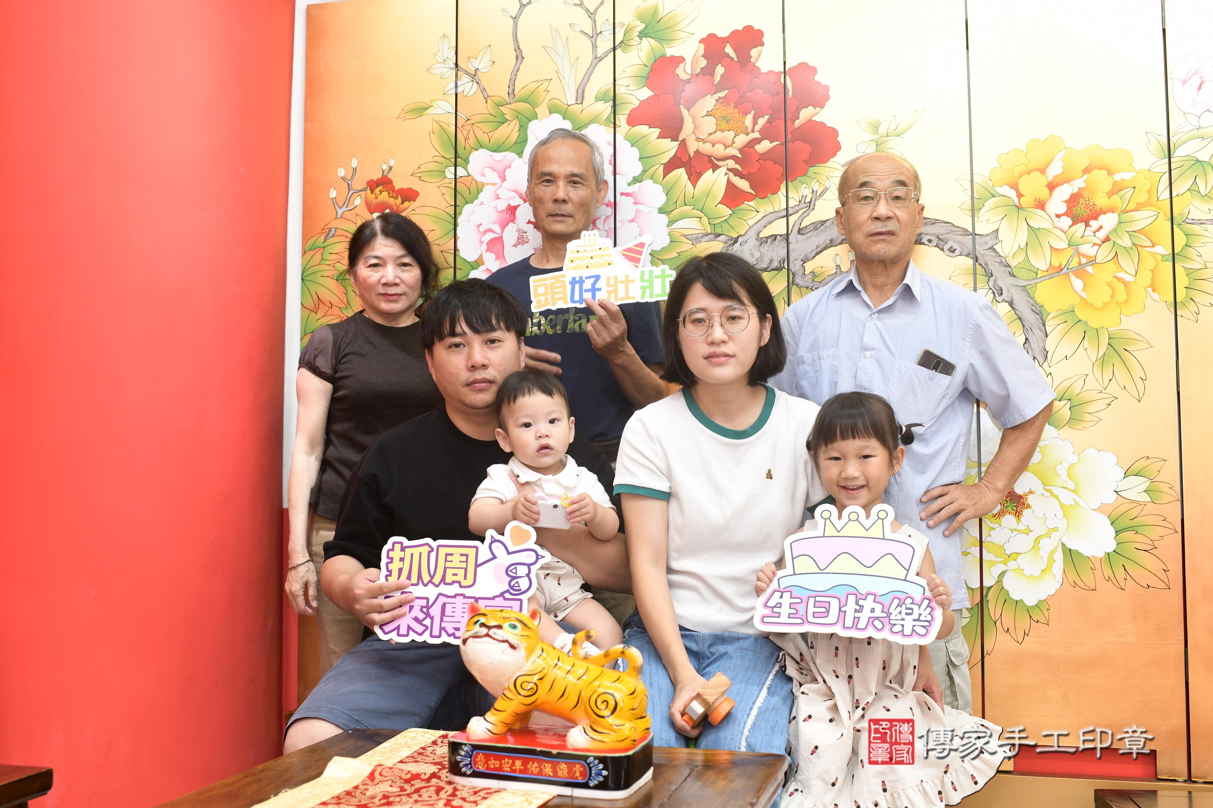 傳家手工印章高雄店、抓周、度脺、中國風會場、傳家嬰兒古禮、吉祥話、抓周道具物品24種、拍照。抓周證書。寶寶抓周、滿周歲、生日快樂、祝福