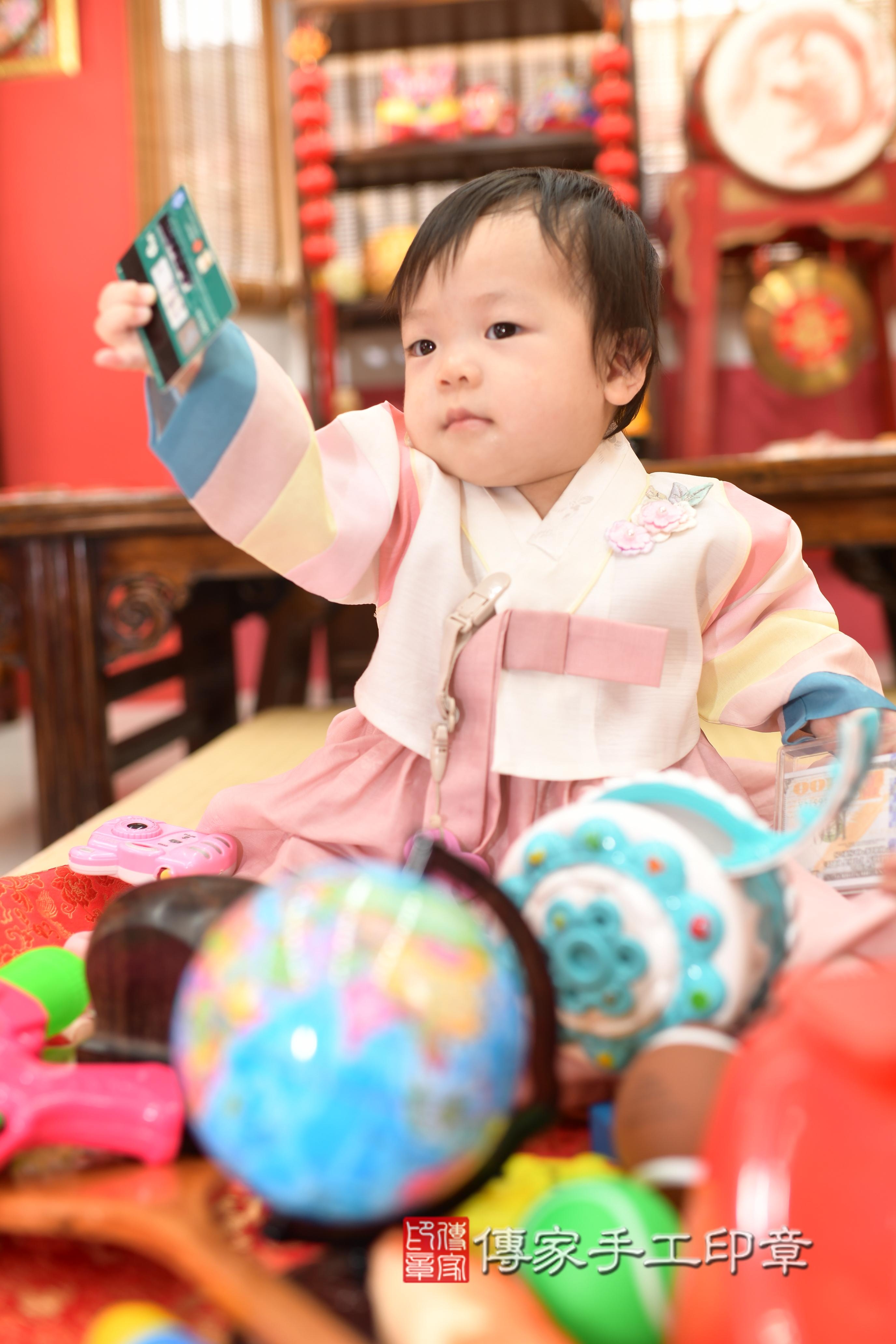 傳家手工印章高雄店、抓周、度脺、中國風會場、傳家嬰兒古禮、吉祥話、抓周道具物品24種、拍照。抓周證書。寶寶抓周、滿周歲、生日快樂、祝福
