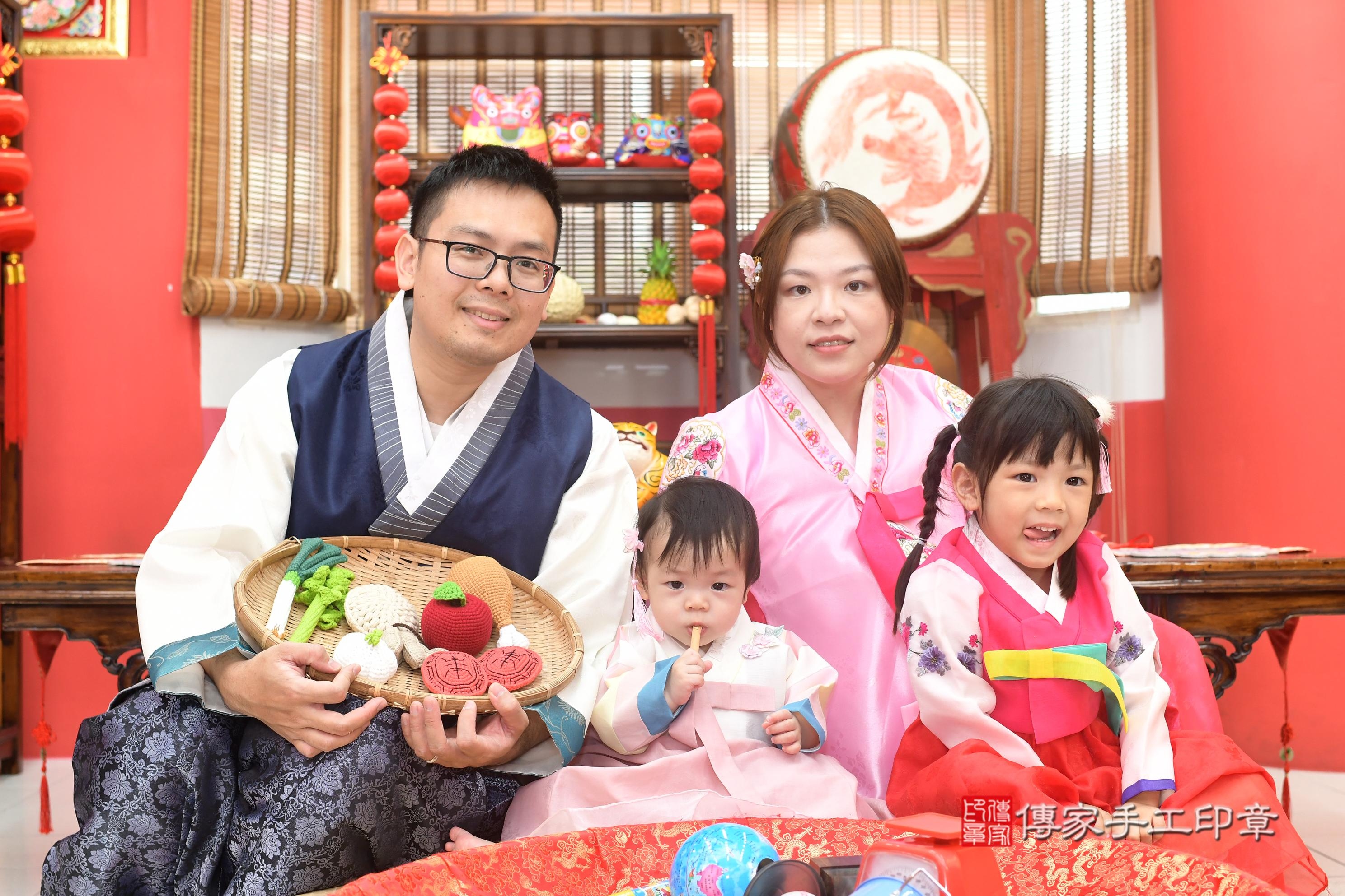 傳家手工印章高雄店、抓周、度脺、中國風會場、傳家嬰兒古禮、吉祥話、抓周道具物品24種、拍照。抓周證書。寶寶抓周、滿周歲、生日快樂、祝福