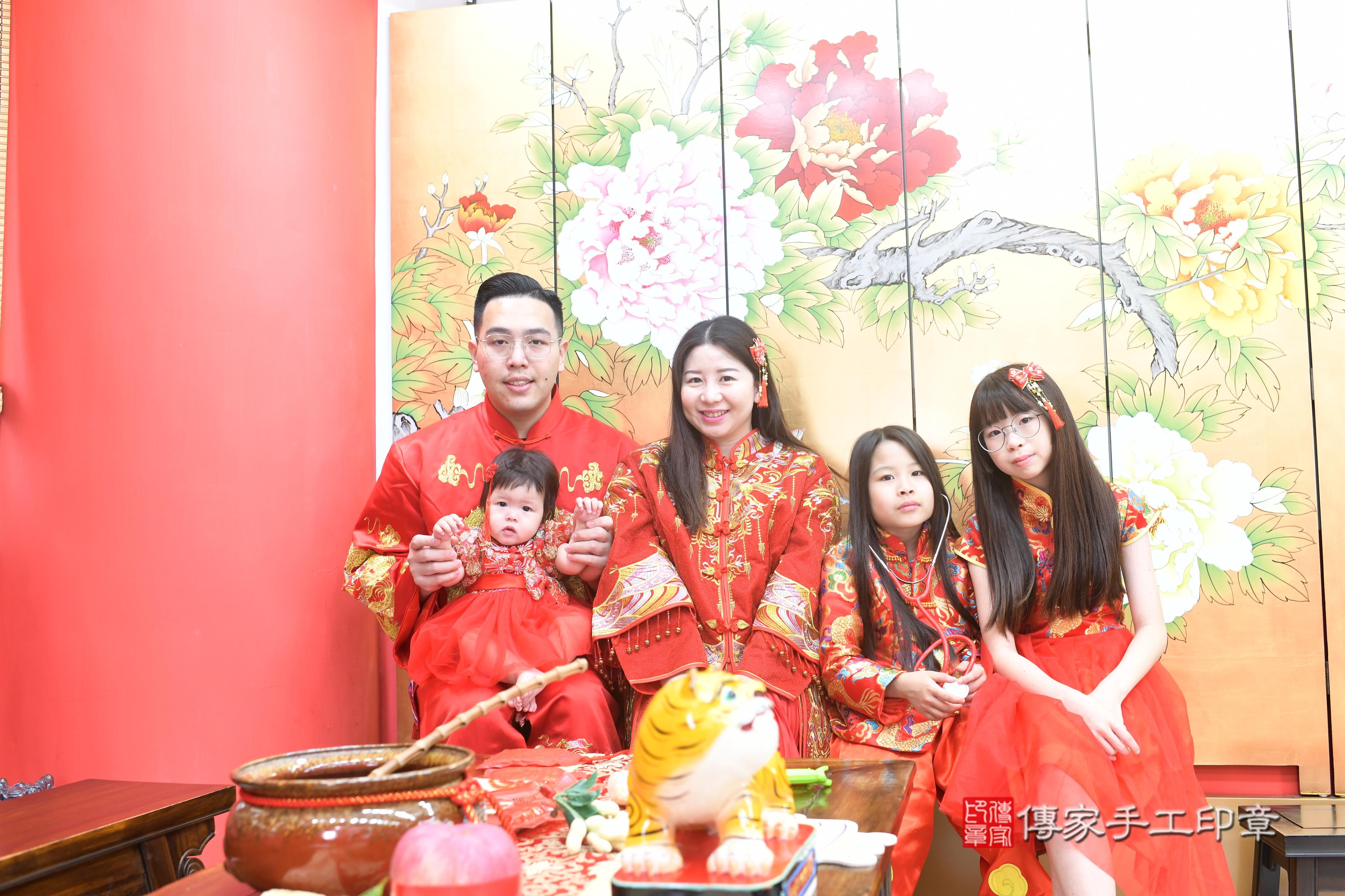 傳家手工印章高雄店、抓周、度脺、中國風會場、傳家嬰兒古禮、吉祥話、抓周道具物品24種、拍照。抓周證書。寶寶抓周、滿周歲、生日快樂、祝福