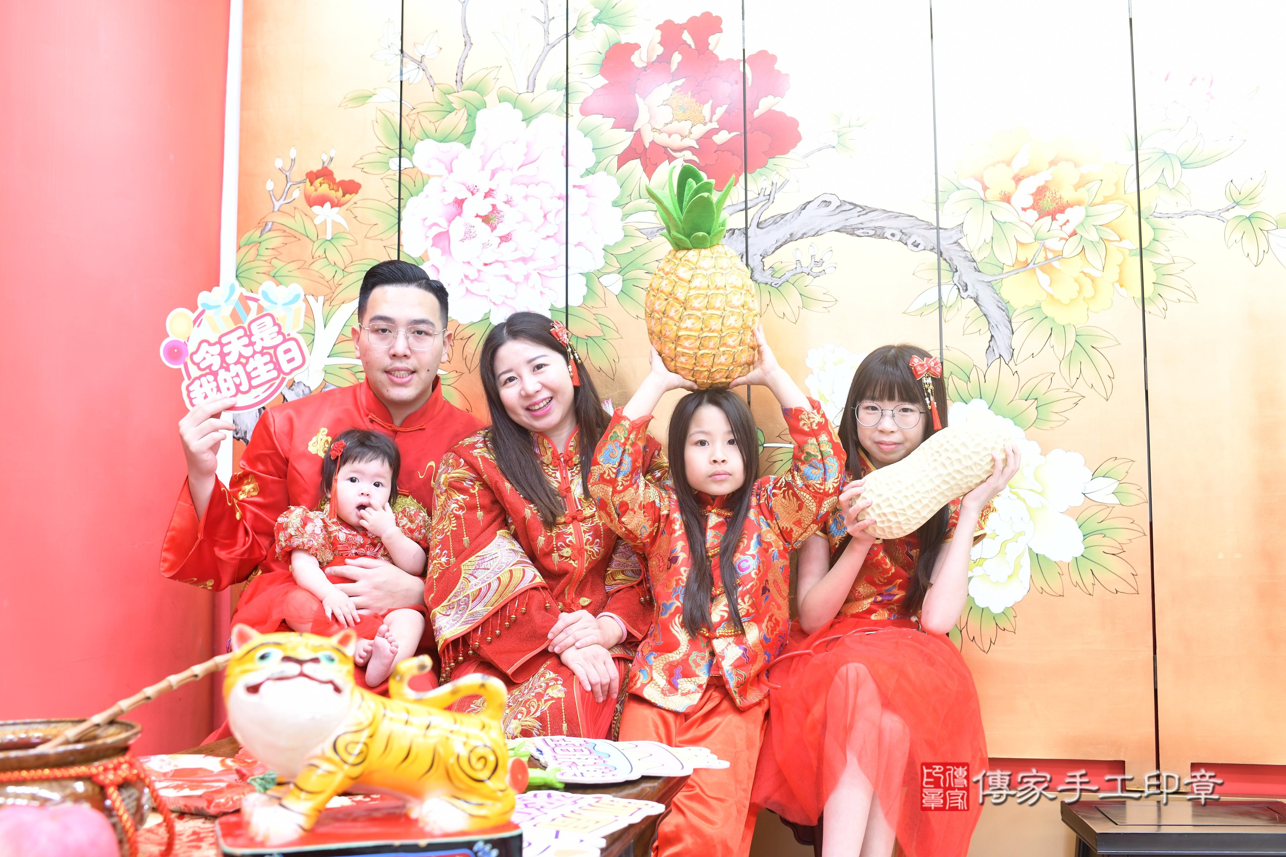 傳家手工印章高雄店、抓周、度脺、中國風會場、傳家嬰兒古禮、吉祥話、抓周道具物品24種、拍照。抓周證書。寶寶抓周、滿周歲、生日快樂、祝福