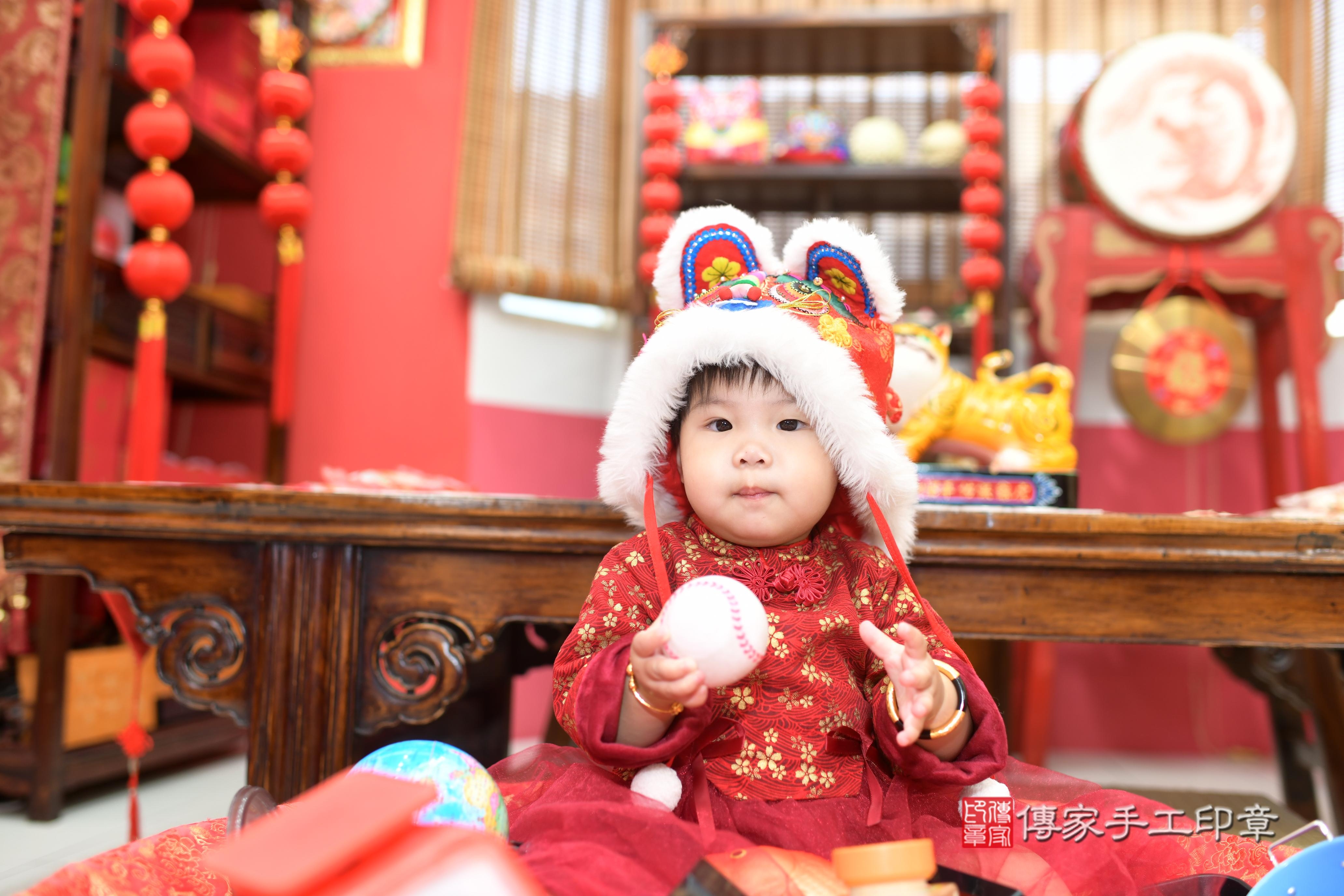 傳家手工印章高雄店、抓周、度脺、中國風會場、傳家嬰兒古禮、吉祥話、抓周道具物品24種、拍照。抓周證書。寶寶抓周、滿周歲、生日快樂、祝福