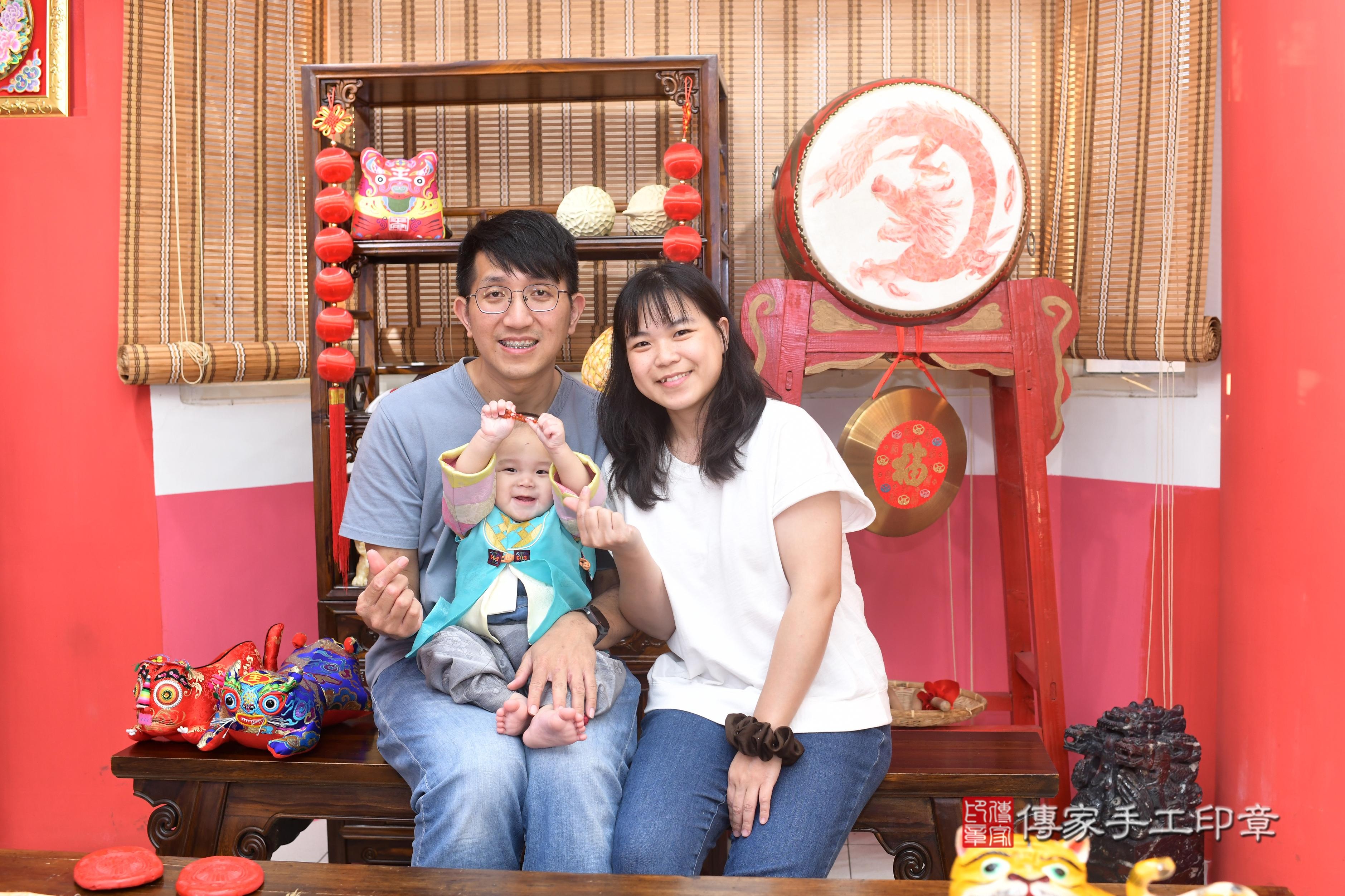 傳家手工印章高雄店、抓周、度脺、中國風會場、傳家嬰兒古禮、吉祥話、抓周道具物品24種、拍照。抓周證書。寶寶抓周、滿周歲、生日快樂、祝福
