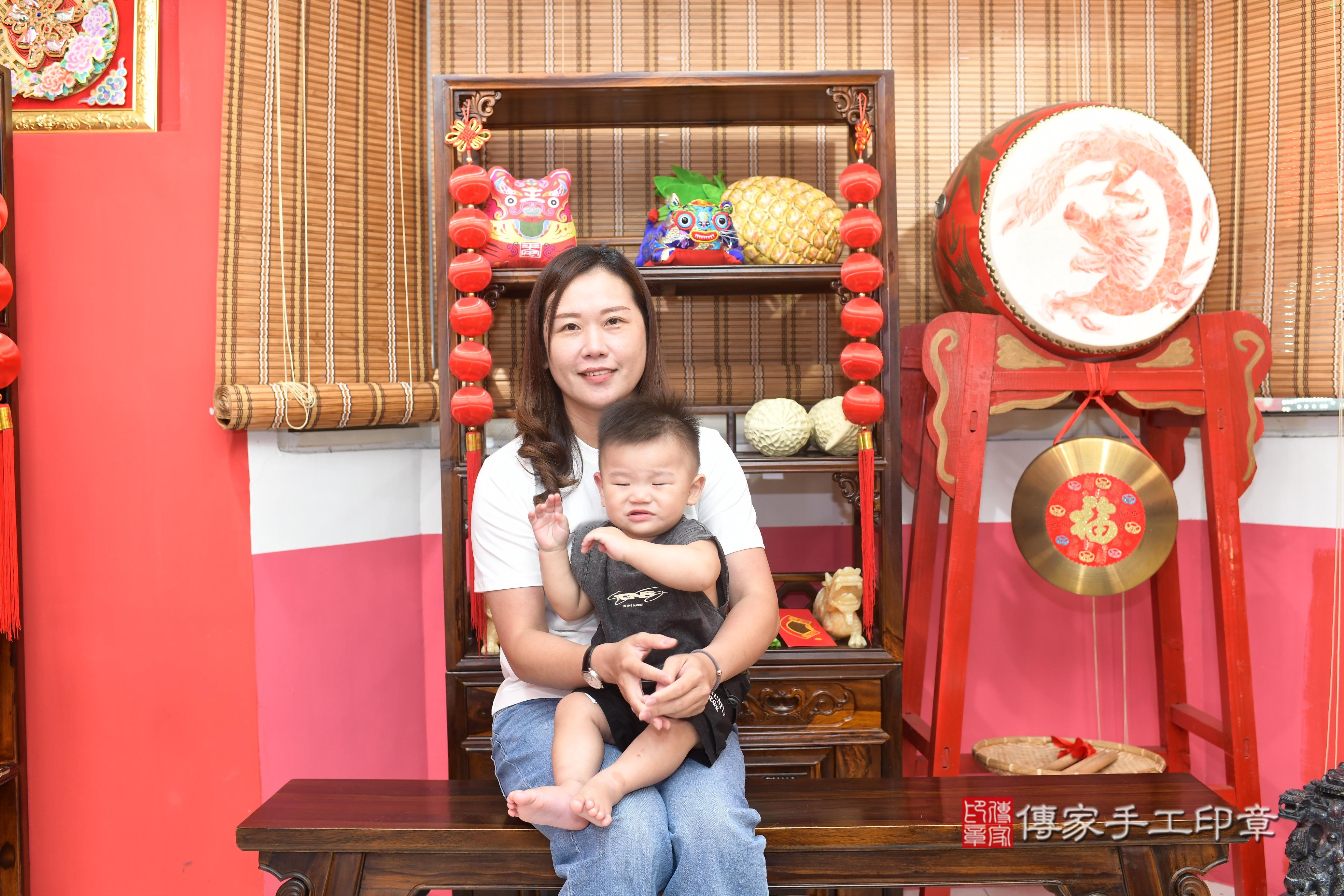 傳家手工印章高雄店、抓周、度脺、中國風會場、傳家嬰兒古禮、吉祥話、抓周道具物品24種、拍照。抓周證書。寶寶抓周、滿周歲、生日快樂、祝福