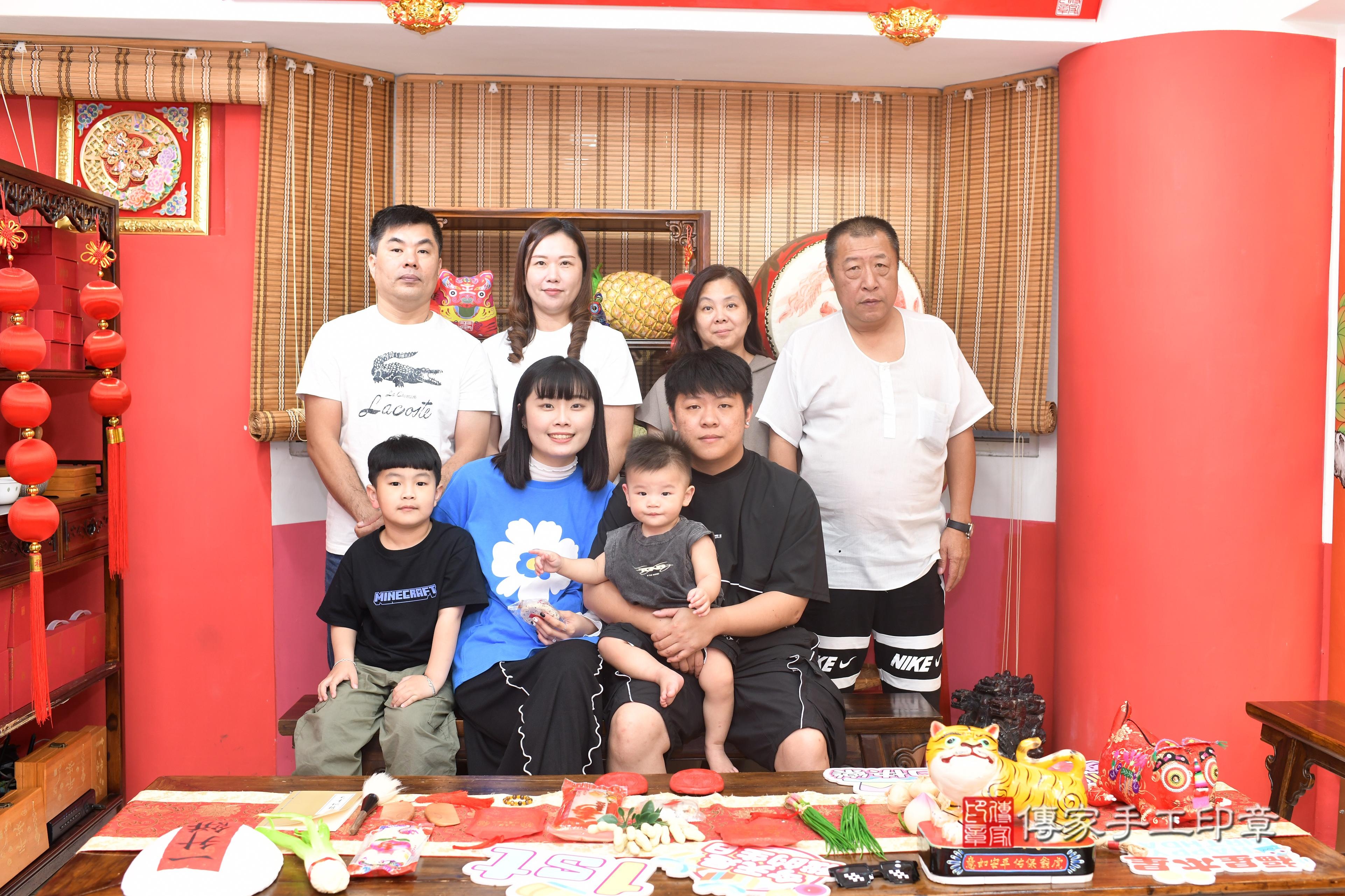 傳家手工印章高雄店、抓周、度脺、中國風會場、傳家嬰兒古禮、吉祥話、抓周道具物品24種、拍照。抓周證書。寶寶抓周、滿周歲、生日快樂、祝福