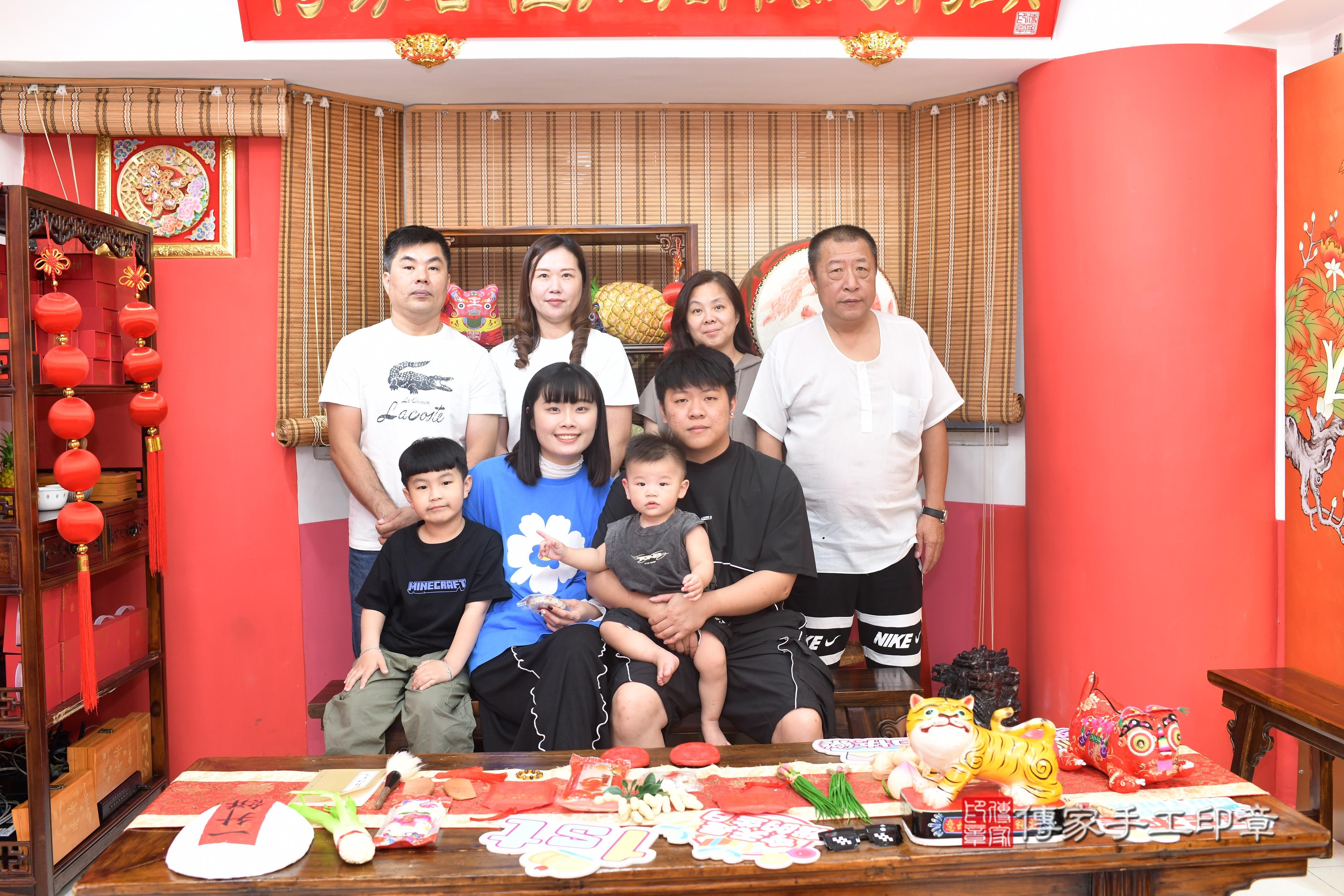 傳家手工印章高雄店、抓周、度脺、中國風會場、傳家嬰兒古禮、吉祥話、抓周道具物品24種、拍照。抓周證書。寶寶抓周、滿周歲、生日快樂、祝福